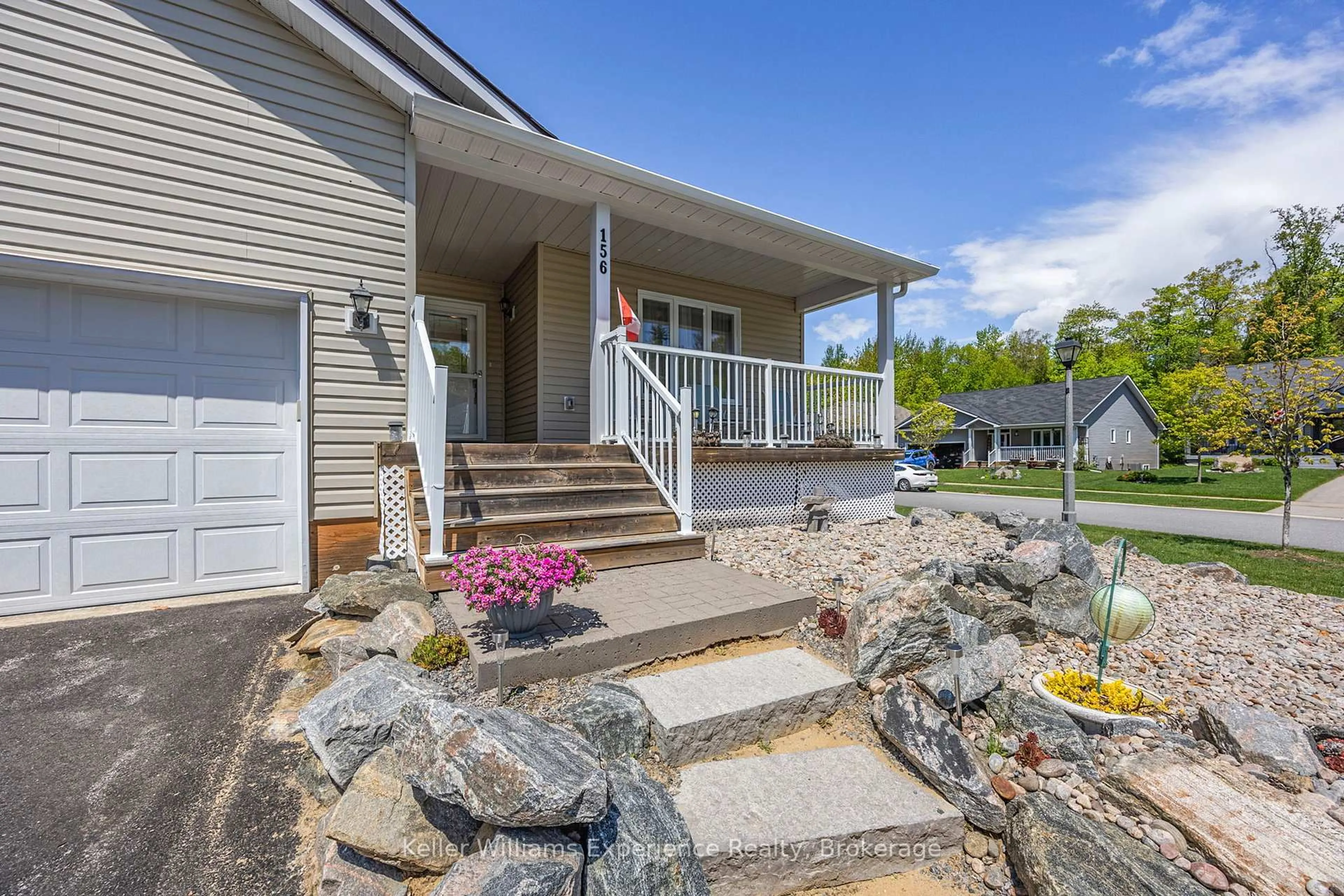 Patio, water/lake/river/ocean view for 156 Pineridge Gate, Gravenhurst Ontario P1P 0A3