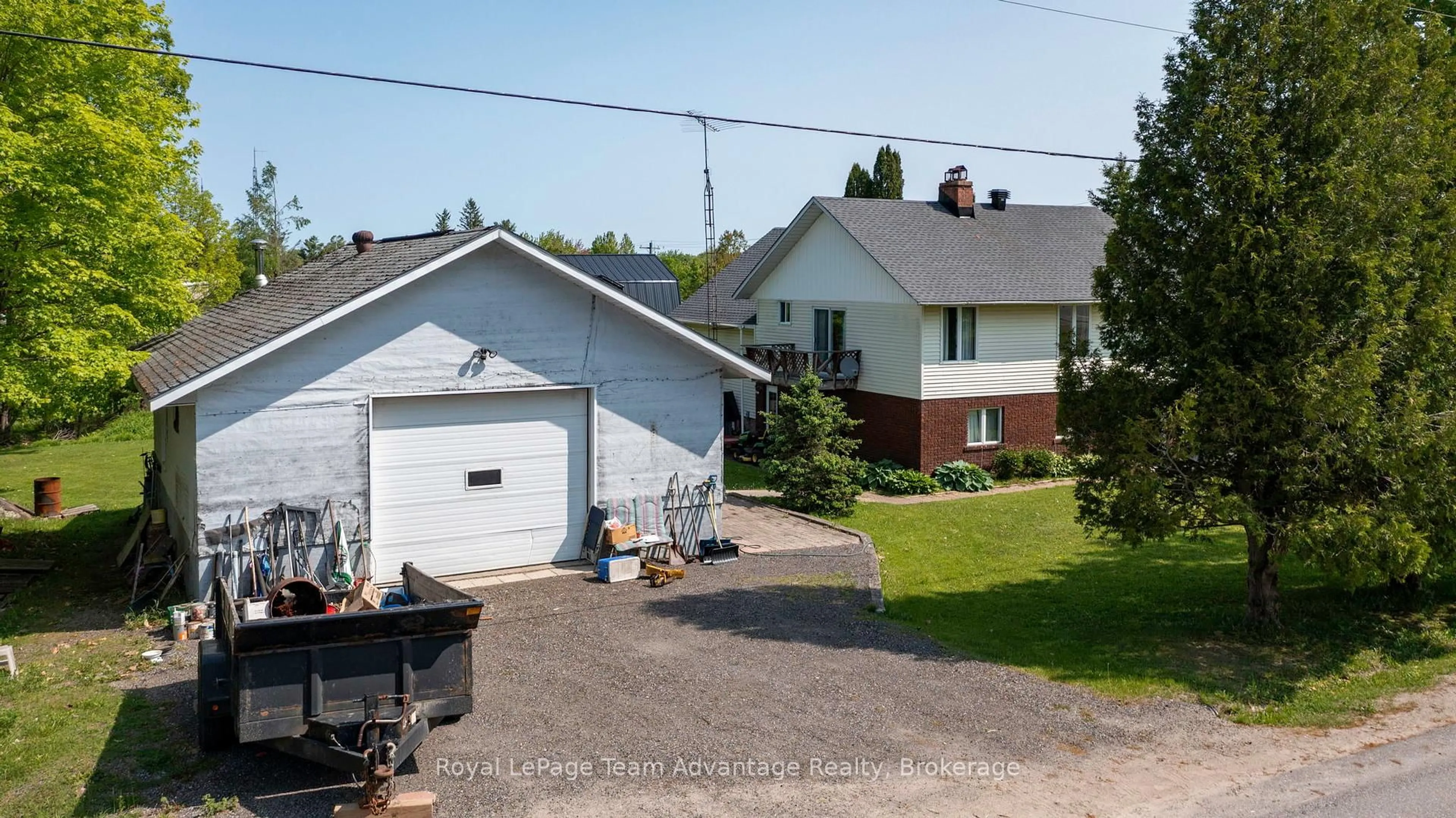 A pic from outside/outdoor area/front of a property/back of a property/a pic from drone, street for 395 High St, Georgian Bay Ontario P0C 1H0