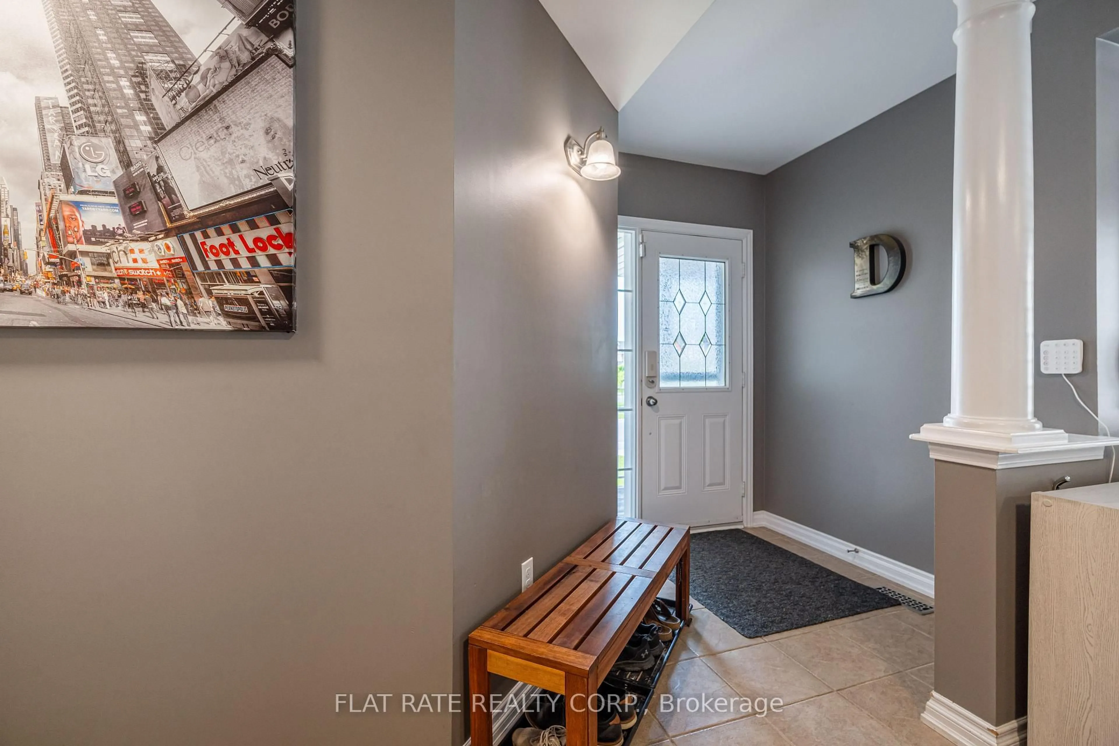 Indoor entryway for 696 Tully Cres, Peterborough West Ontario K9K 0A9