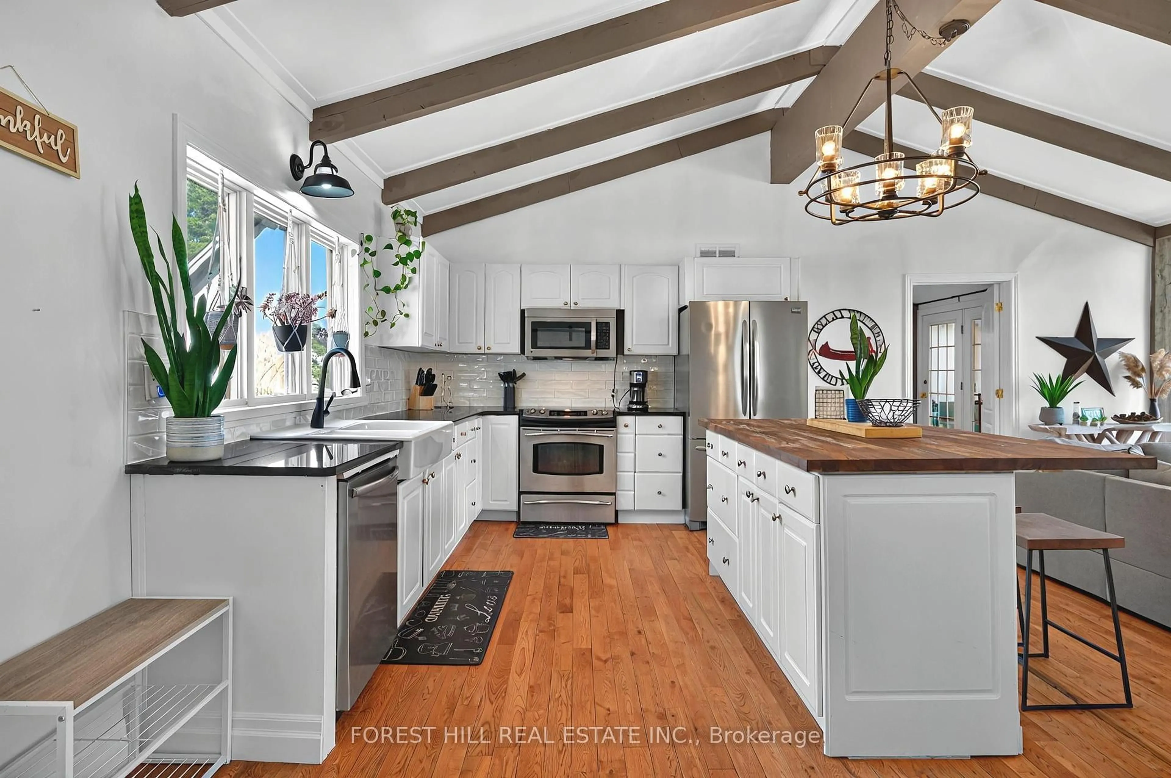 Open concept kitchen, unknown for 31 GLEN ACRES Rd, Huntsville Ontario P1H 1N6