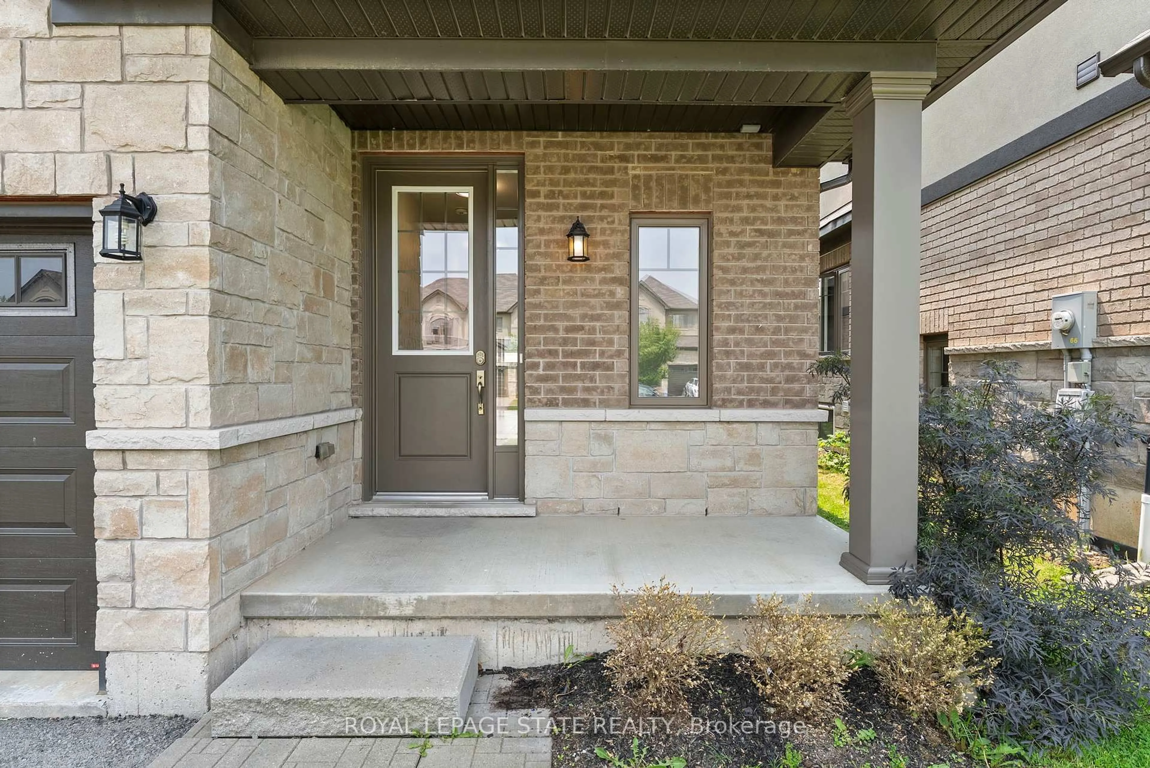 Indoor entryway for 68 Dodman Cres, Hamilton Ontario L9G 0G6
