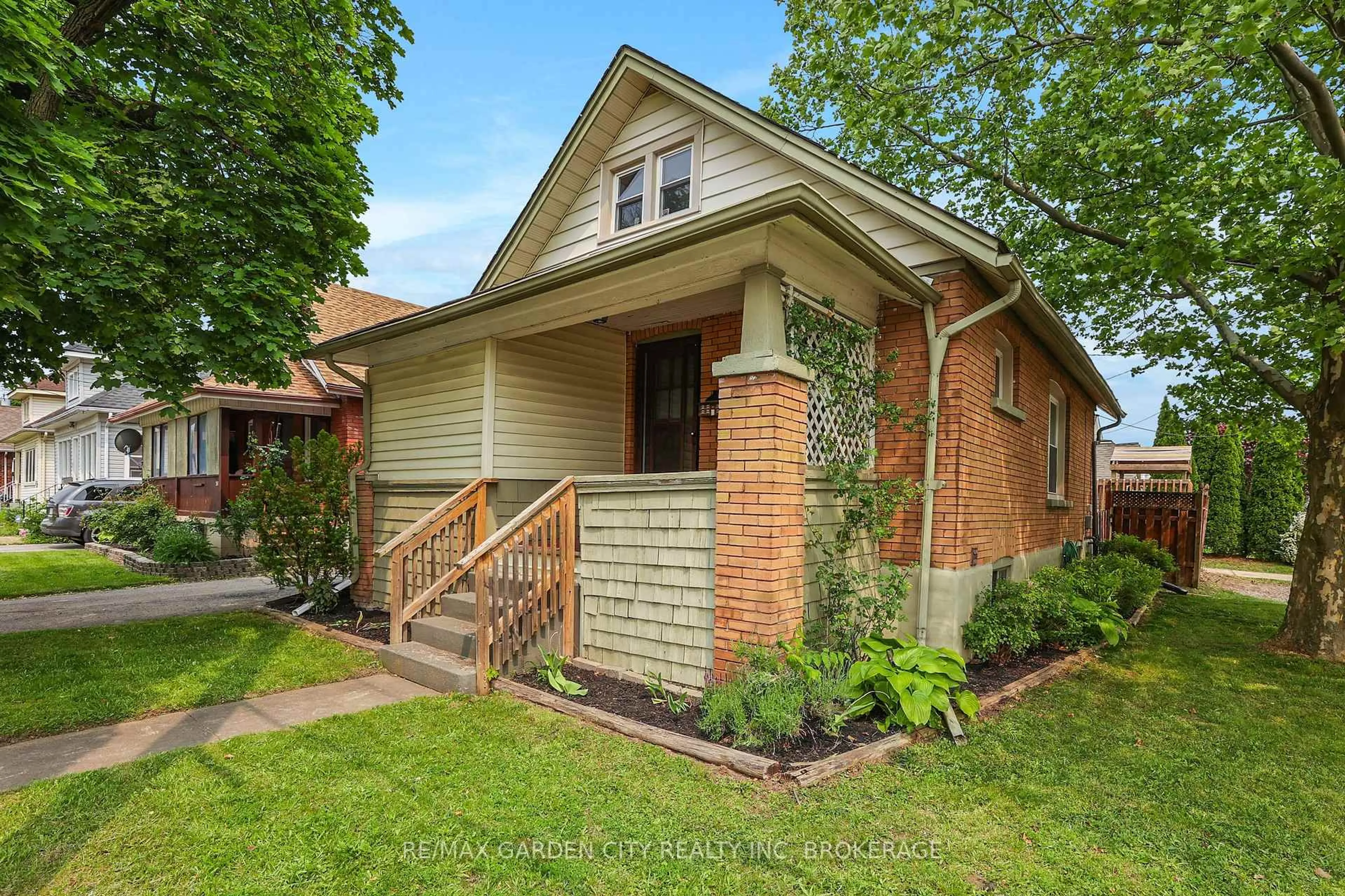 Home with brick exterior material, street for 5165 Morrison St, Niagara Falls Ontario L2E 2E3