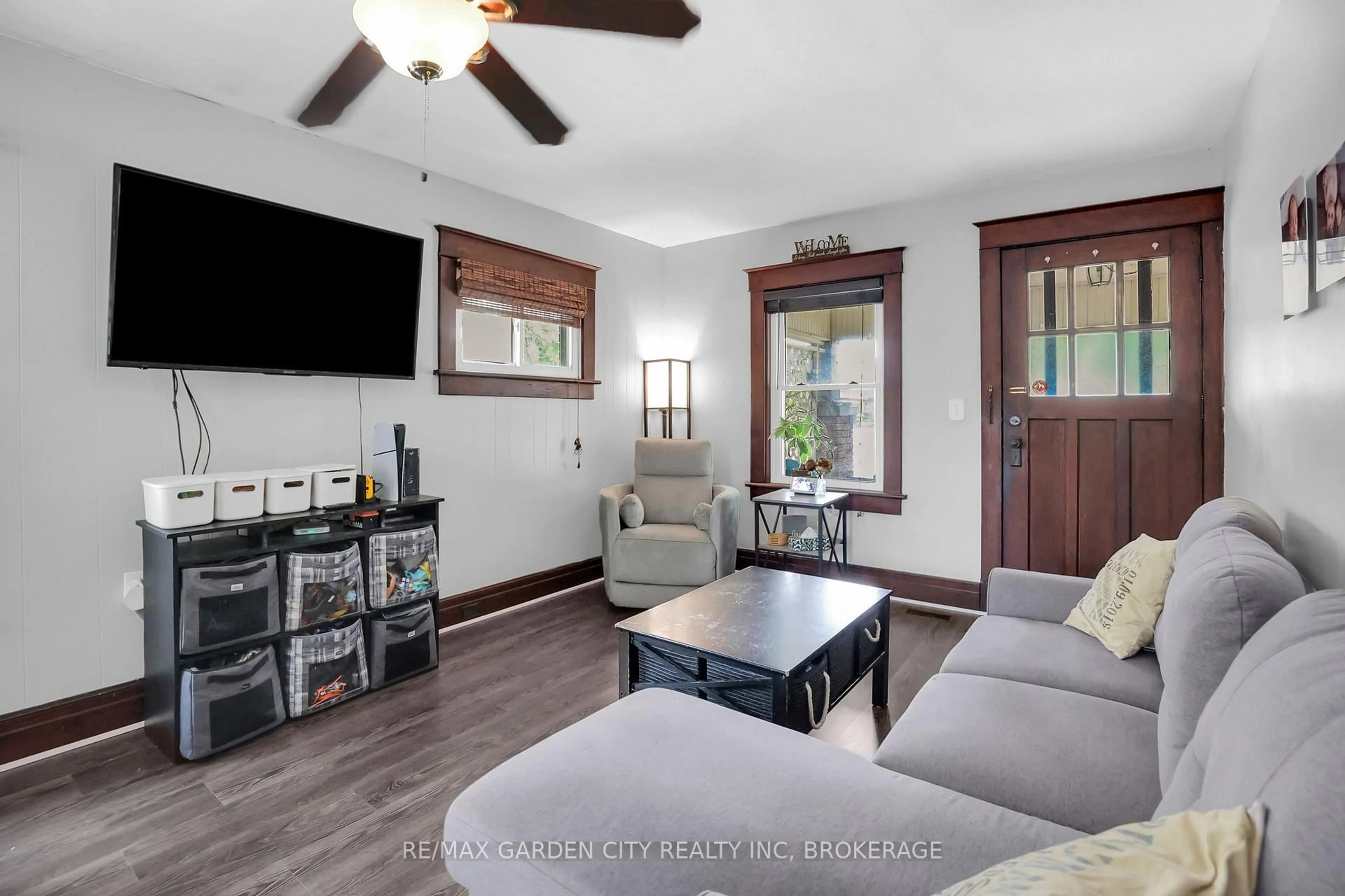 Living room with furniture, unknown for 5165 Morrison St, Niagara Falls Ontario L2E 2E3