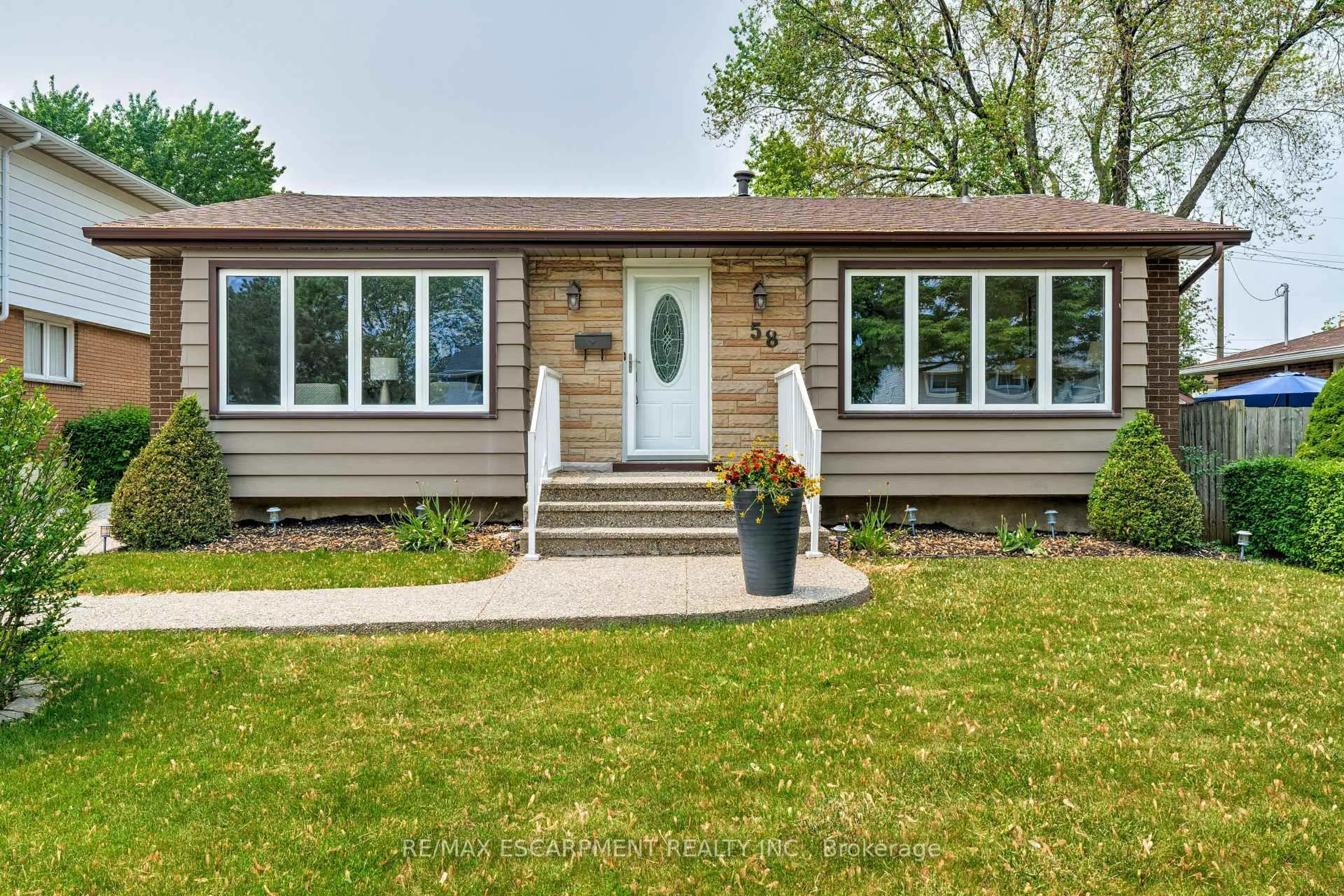 Home with vinyl exterior material, street for 58 GOLDFINCH Rd, Hamilton Ontario L9A 3W7