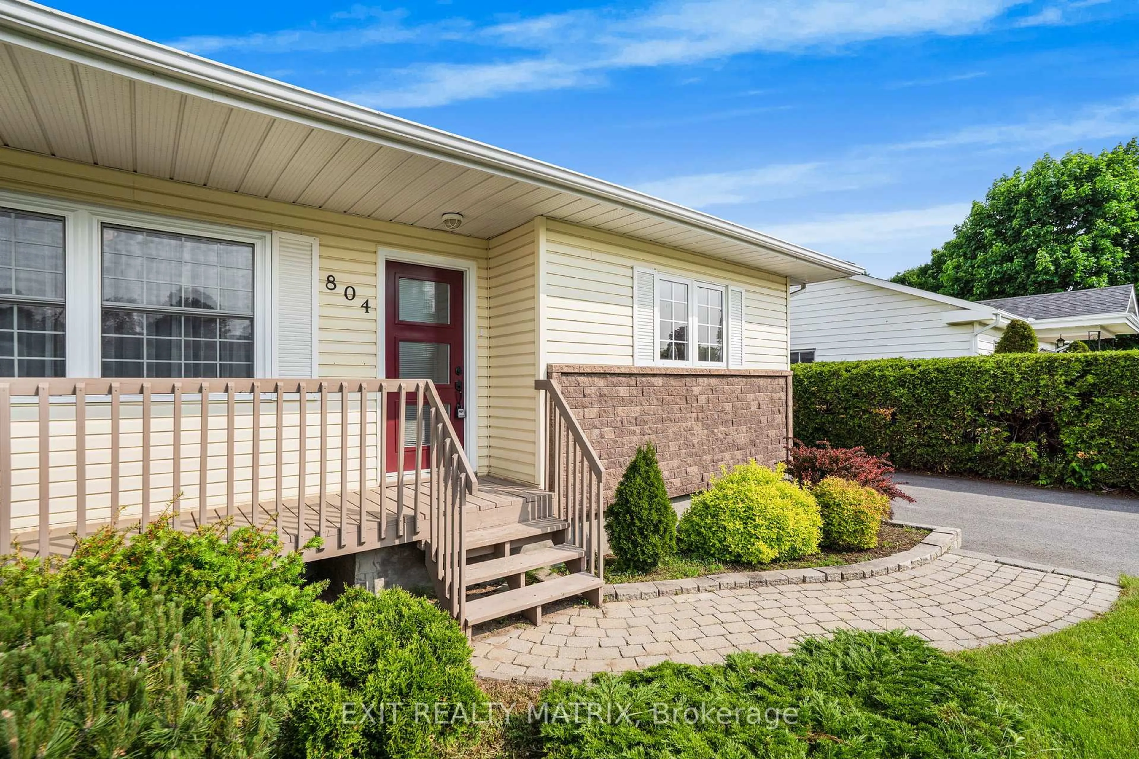 Home with vinyl exterior material, street for 804 Cartier Blvd, Hawkesbury Ontario K6A 1W7