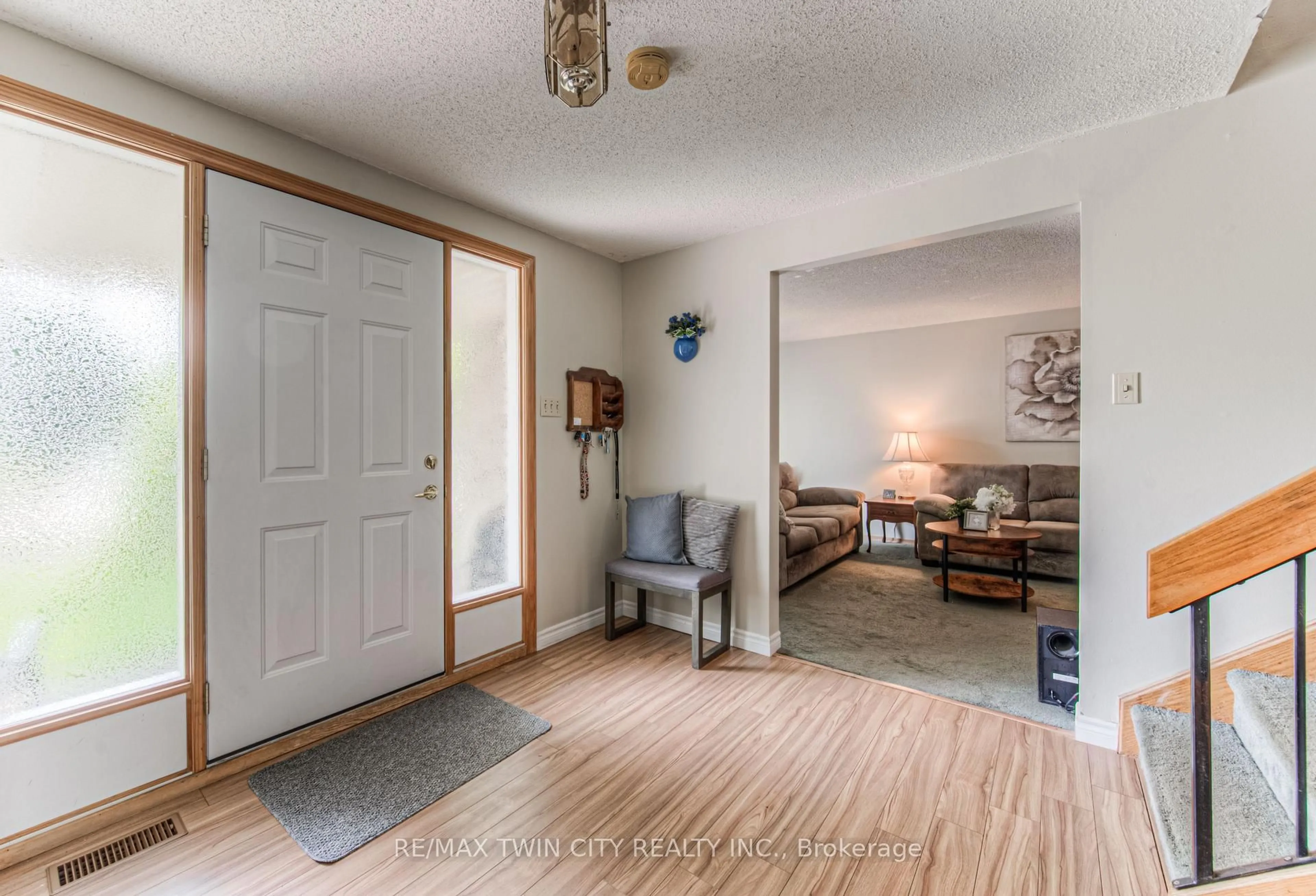 Indoor entryway for 82 Roseneath Cres, Kitchener Ontario N2E 1V9