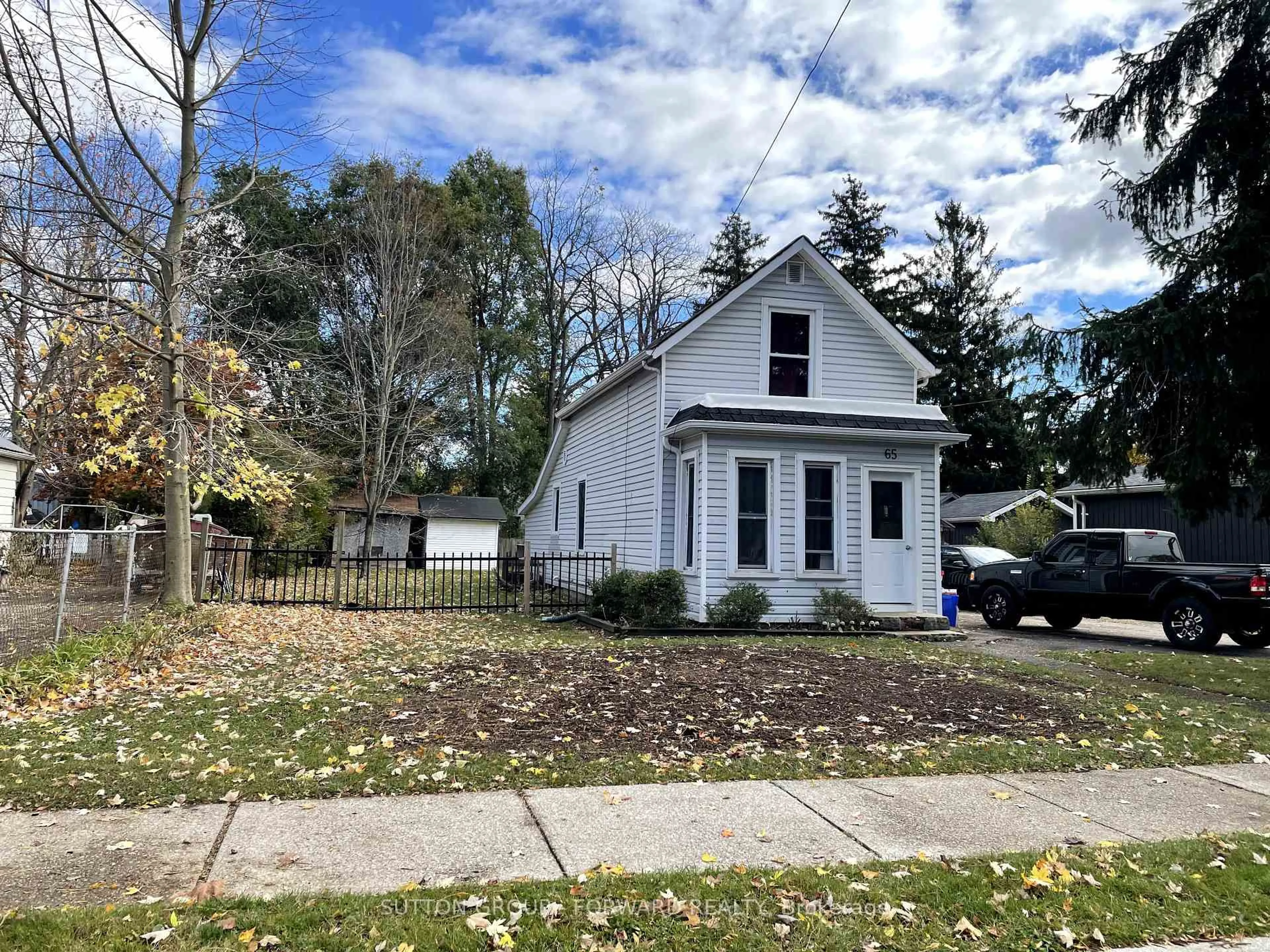 A pic from outside/outdoor area/front of a property/back of a property/a pic from drone, street for 65 Myrtle St, Aylmer Ontario N5H 2H6