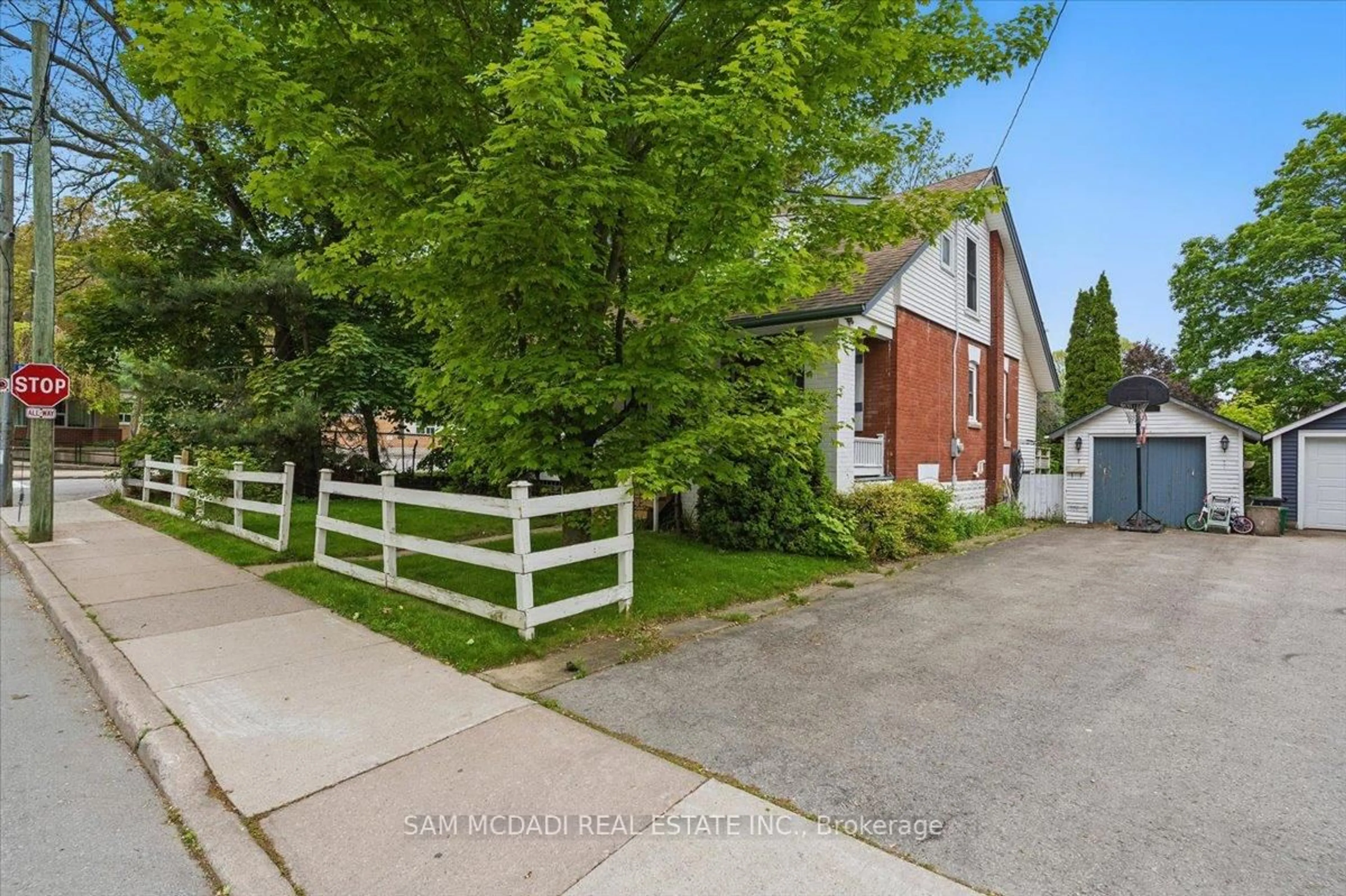 Unknown for 14 Kidd Ave, Grimsby Ontario L3M 3S3