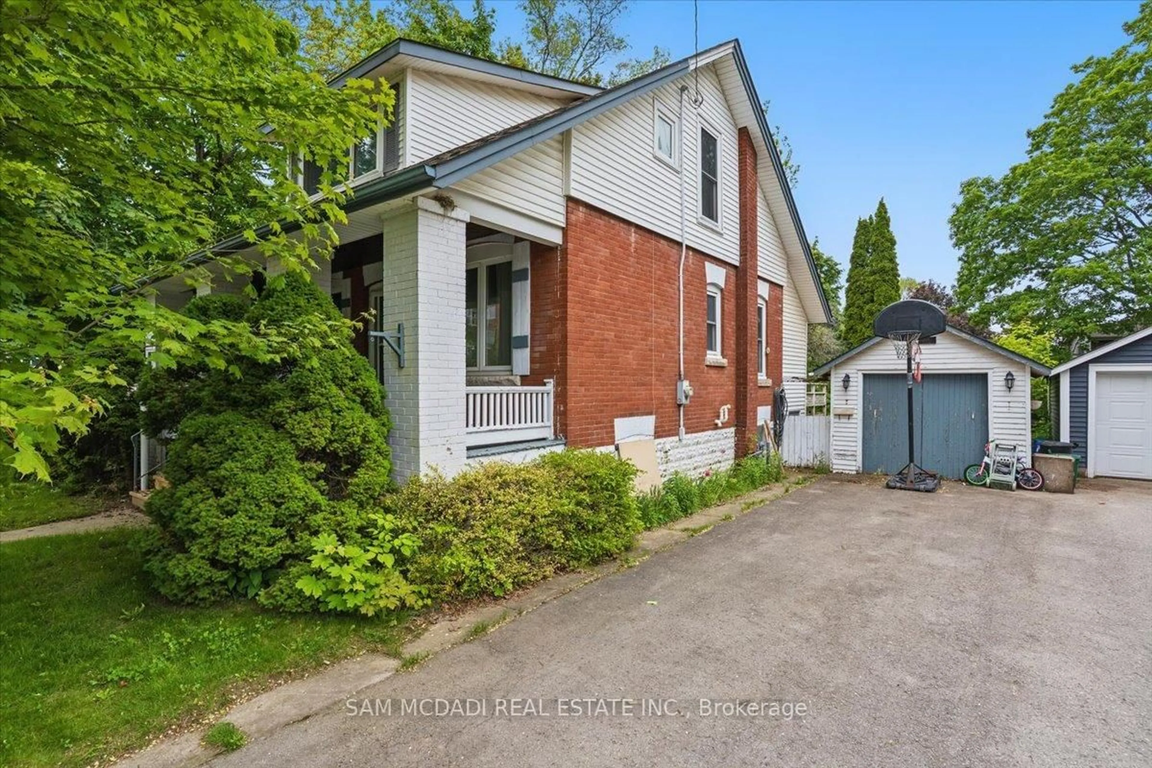 Home with brick exterior material, street for 14 Kidd Ave, Grimsby Ontario L3M 3S3