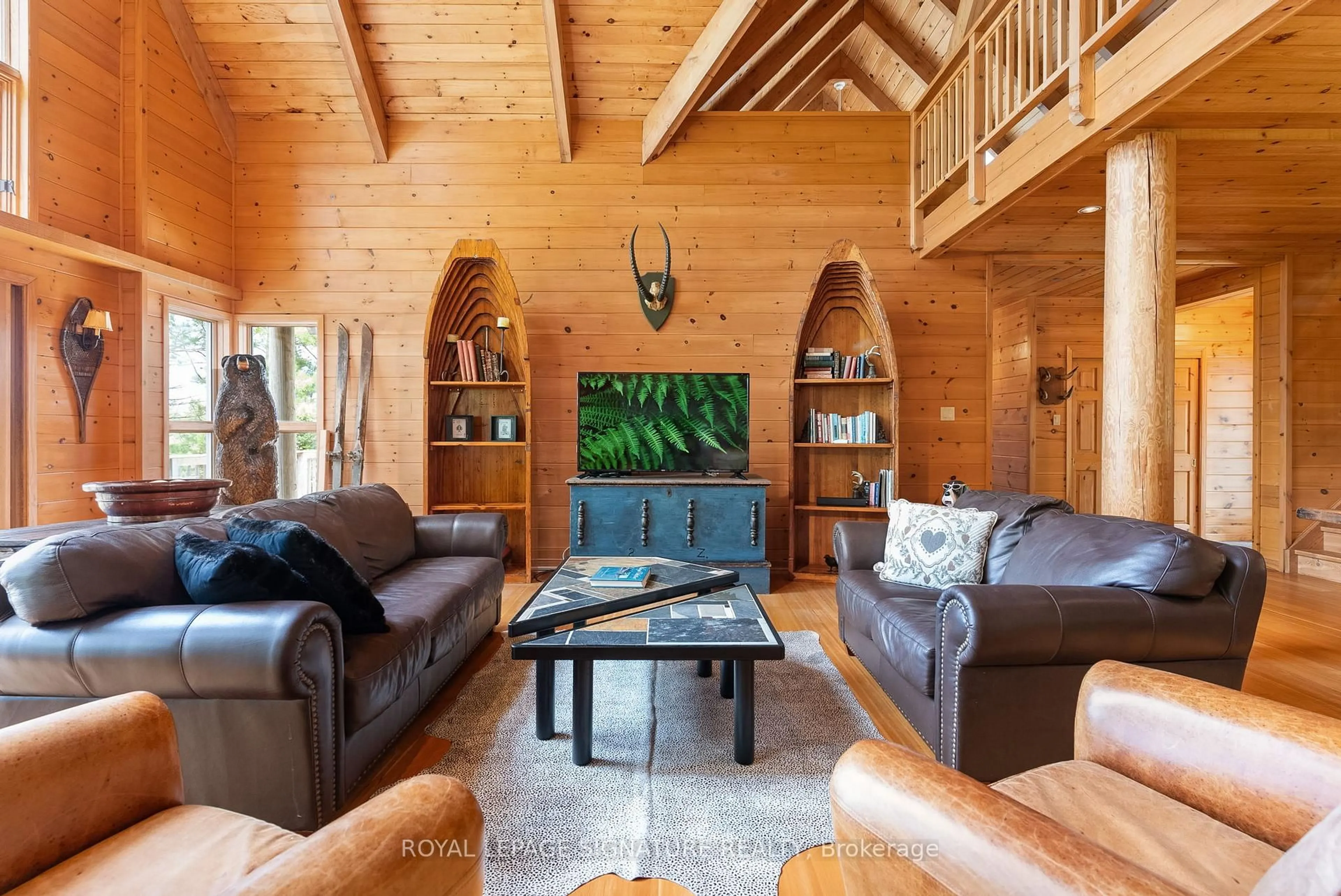 Living room with furniture, wood/laminate floor for B350 Echo Island, The Archipelago Ontario P2A 0A1