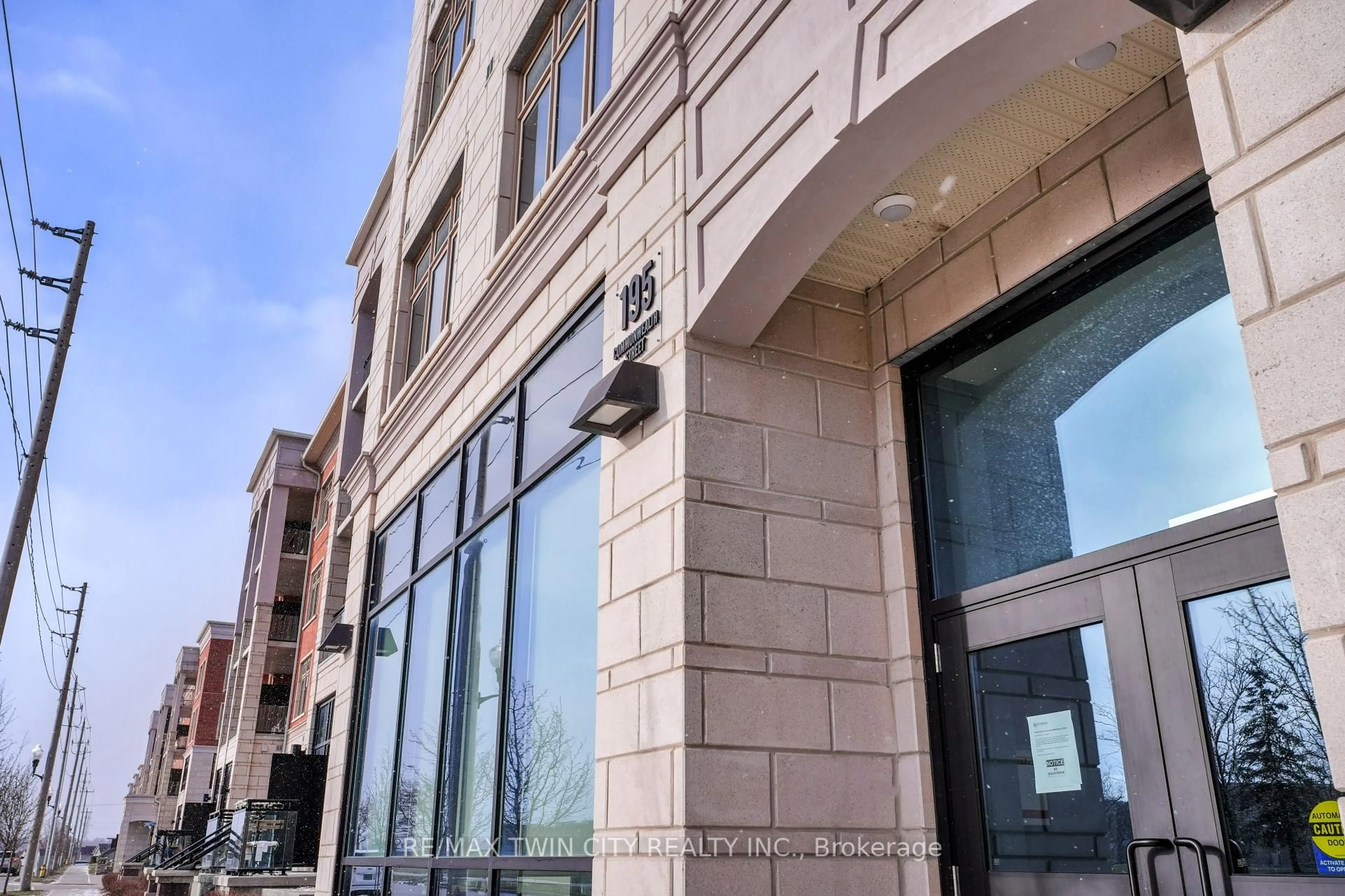 Indoor foyer for 195 Commonwealth St #403, Kitchener Ontario N2E 0H5