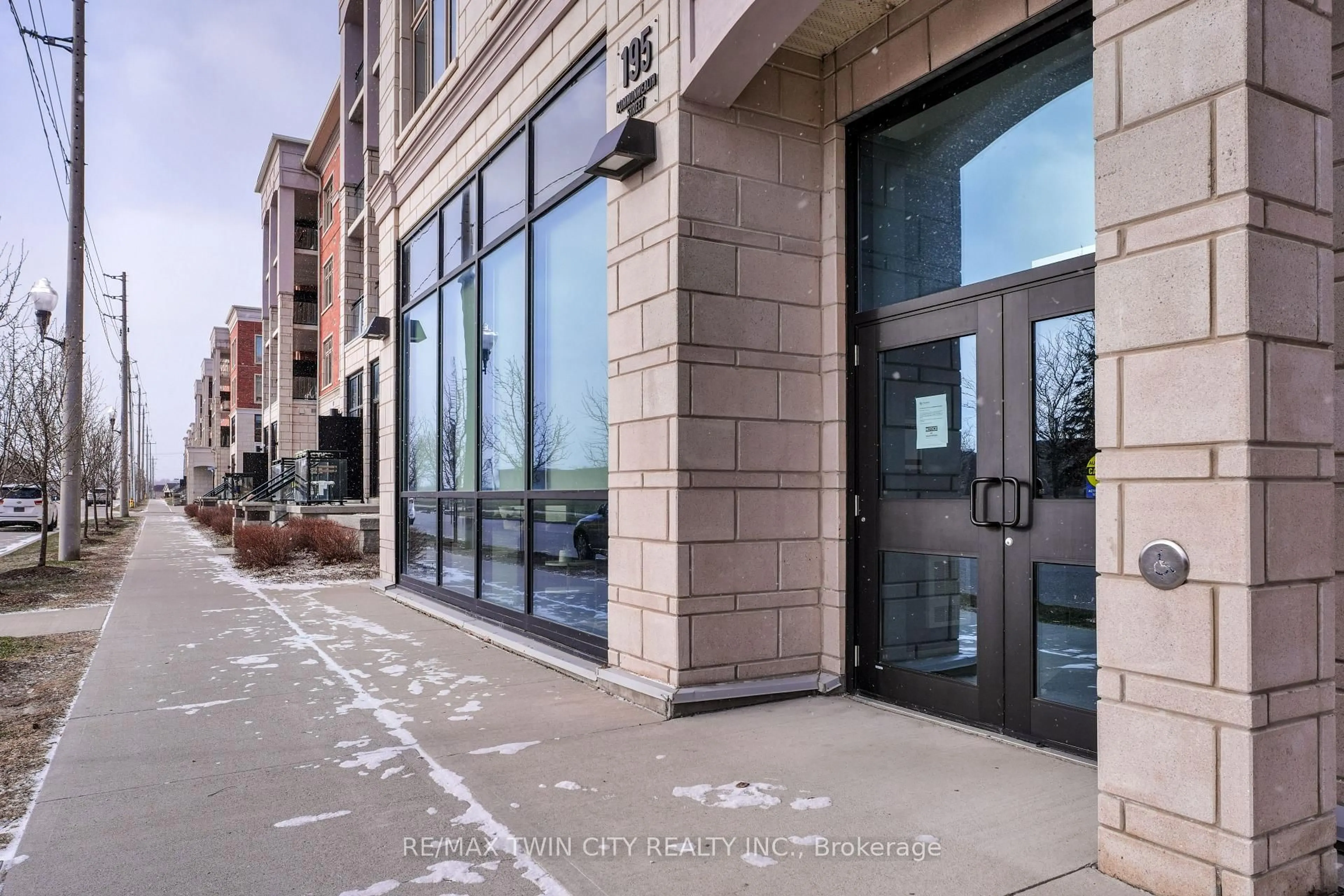 Indoor foyer for 195 Commonwealth St #403, Kitchener Ontario N2E 0H5