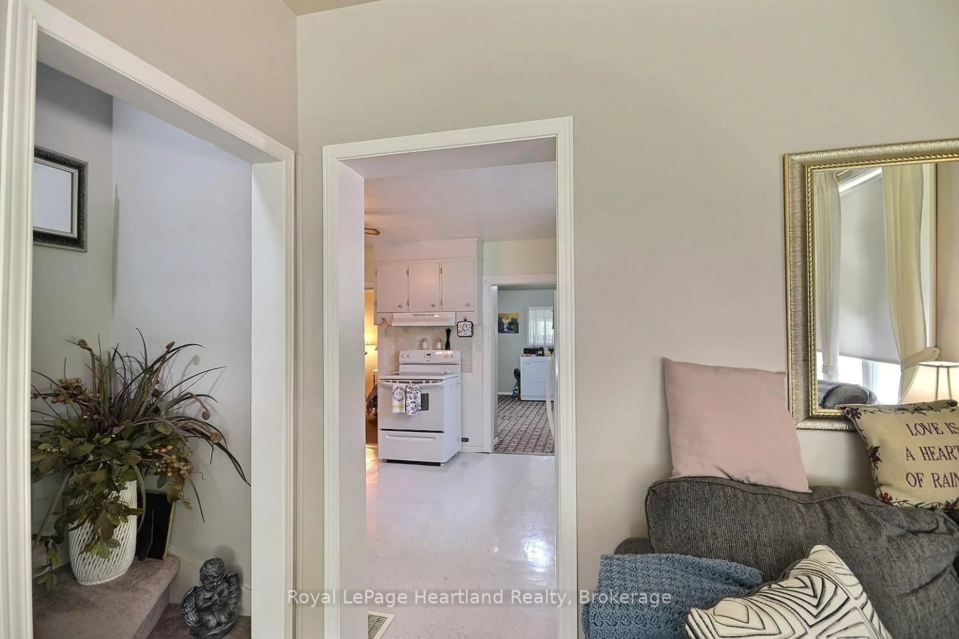 Indoor entryway for 378 Victoria St, Central Huron Ontario N0M 1L0