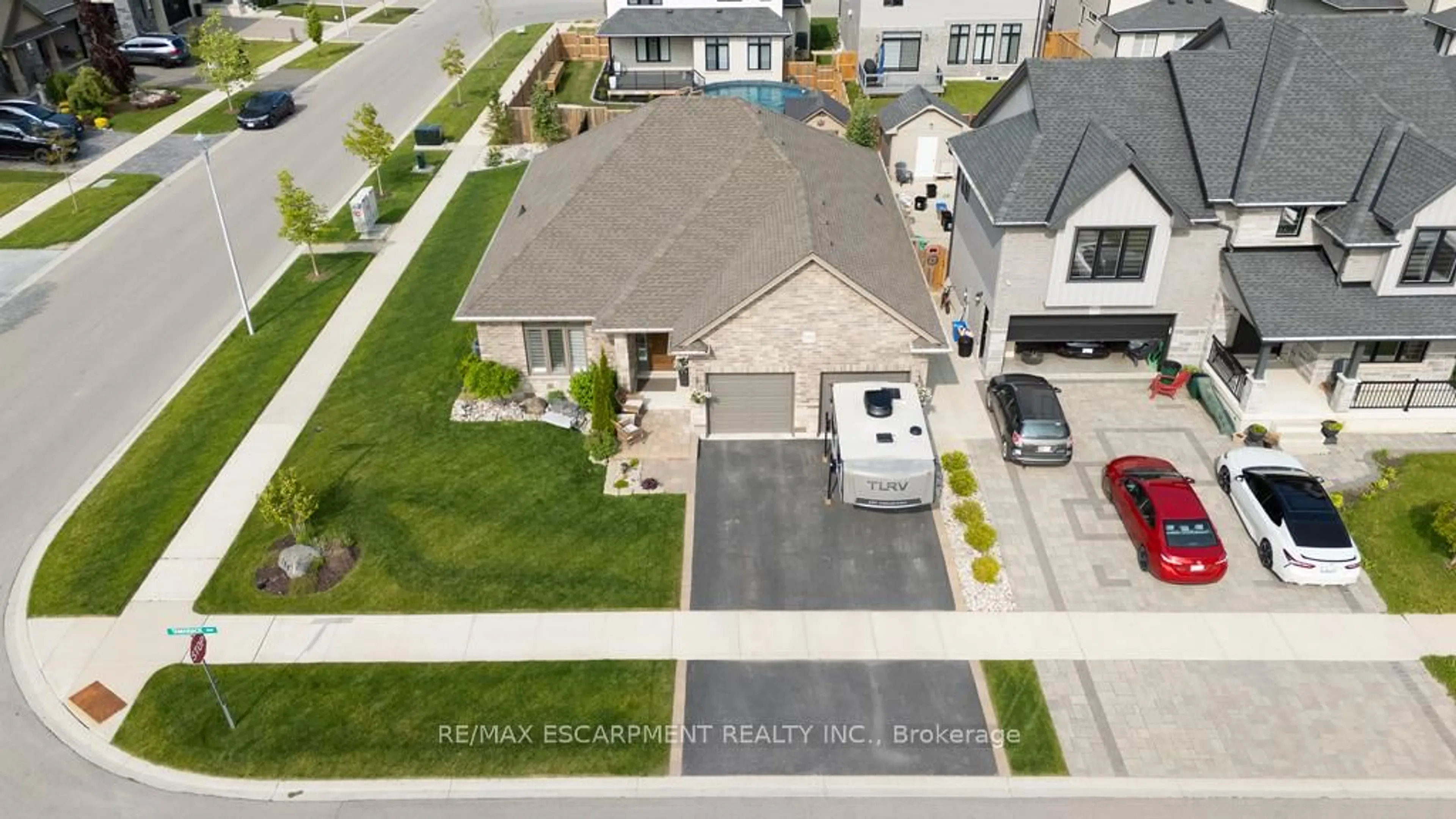 A pic from outside/outdoor area/front of a property/back of a property/a pic from drone, street for 100 Tamarack Blvd, Woodstock Ontario N4S 0E2