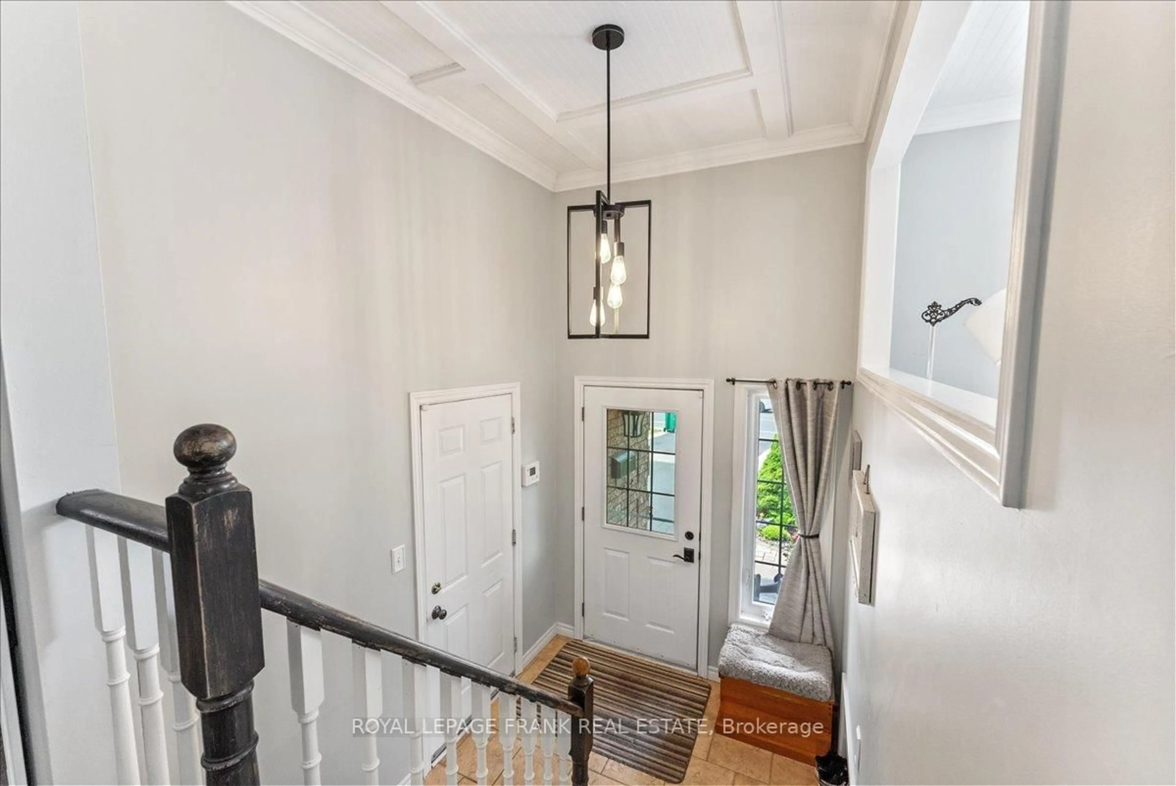 Indoor entryway for 3046 Westridge Blvd, Peterborough West Ontario K9K 2K5