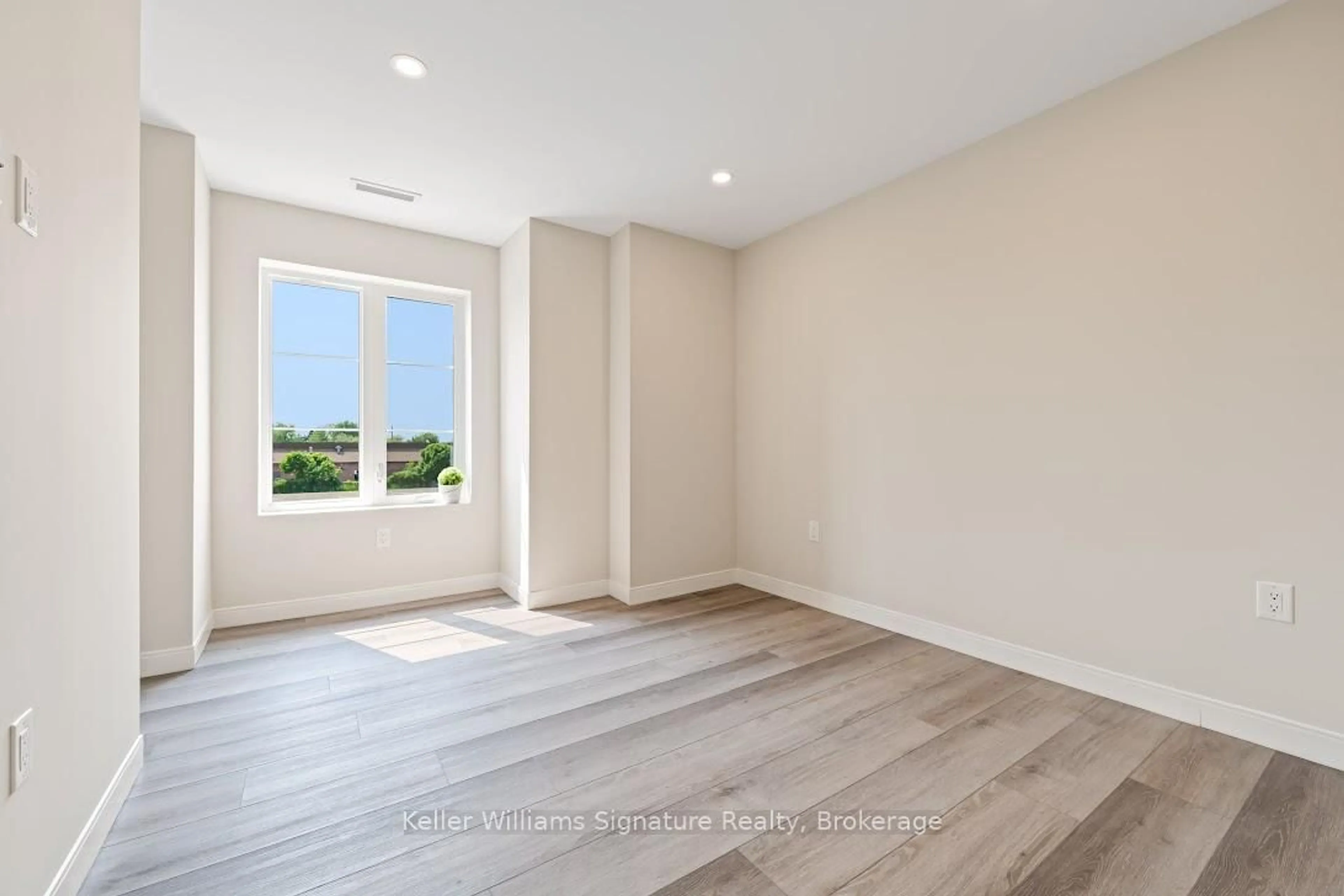 A pic of a room for 123 Lincoln St #307, Welland Ontario L3C 0L8
