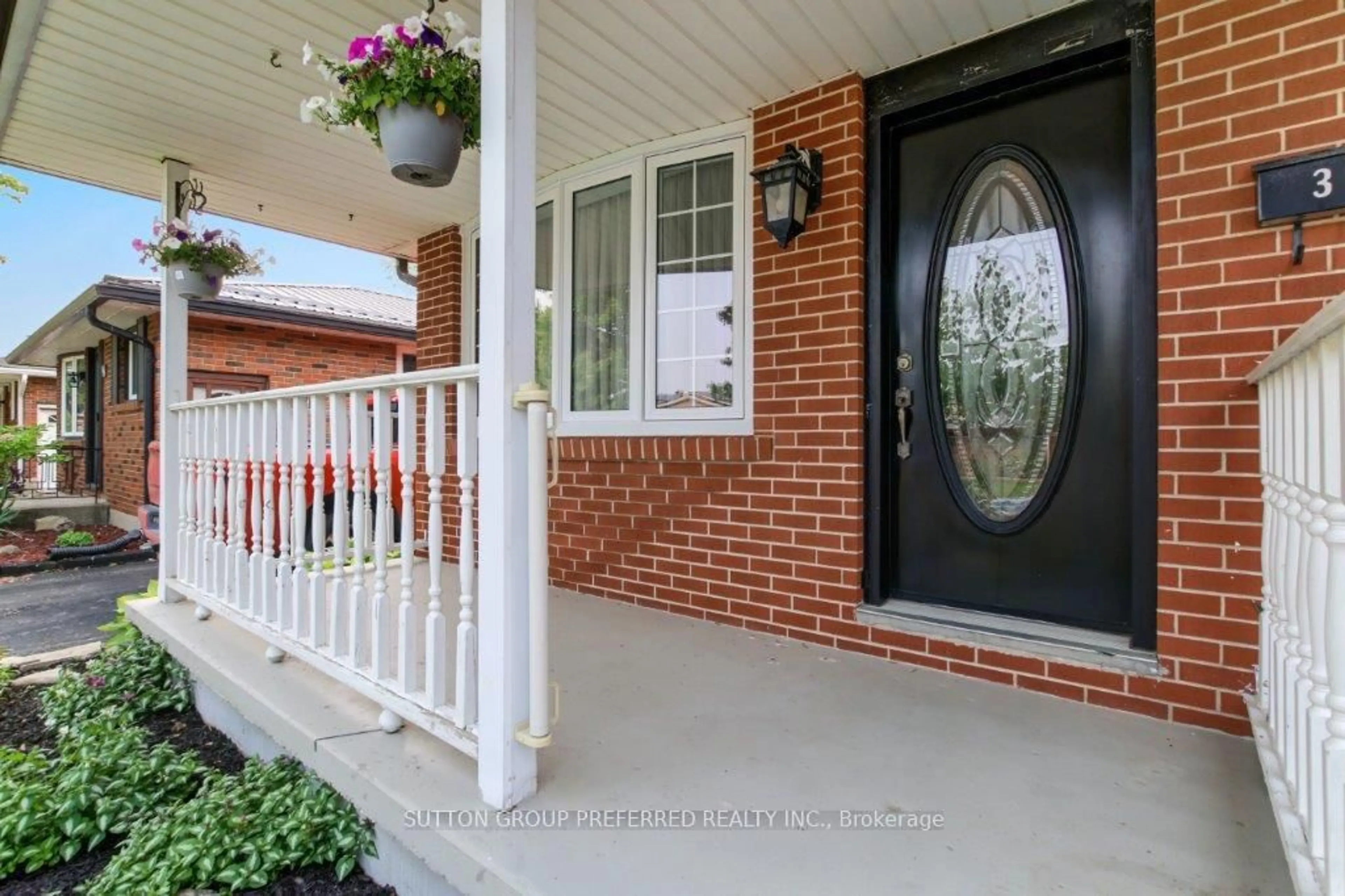 Unknown for 303 Admiral Dr, London East Ontario N5V 1J2