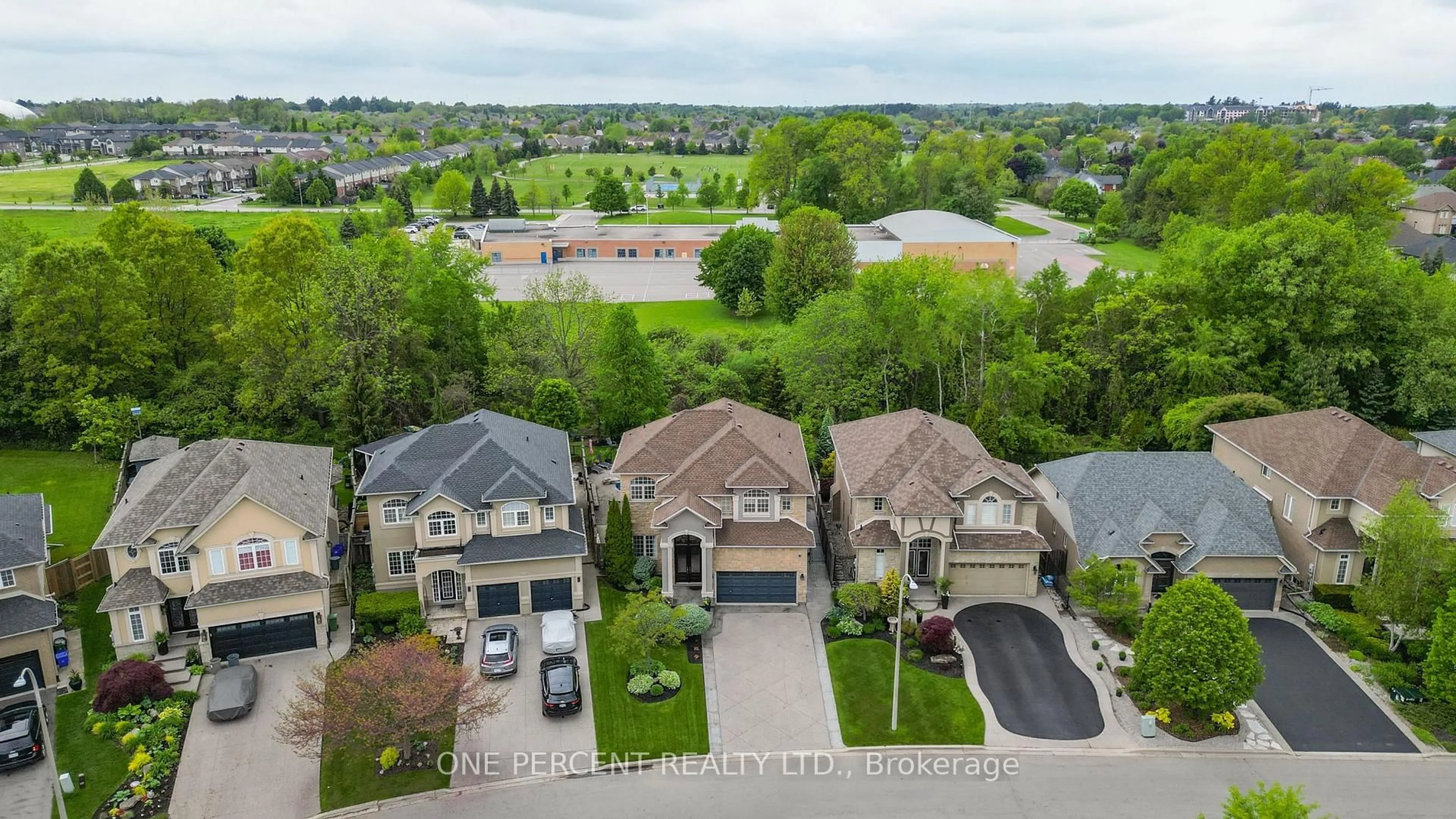A pic from outside/outdoor area/front of a property/back of a property/a pic from drone, unknown for 194 Joshua Ave, Hamilton Ontario L9K 1R7