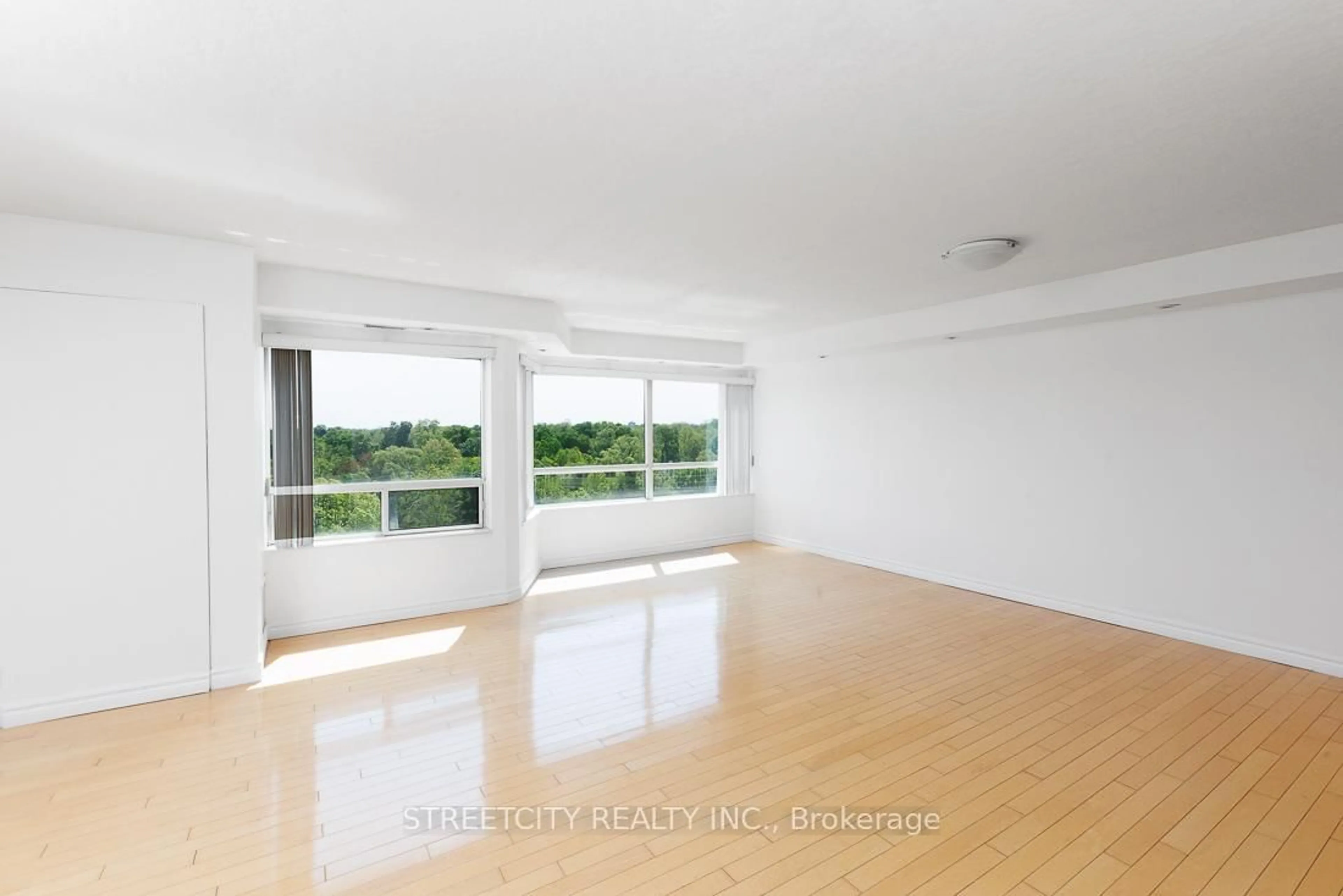 A pic of a room for 521 Riverside Dr #608, London North Ontario N6H 5E2