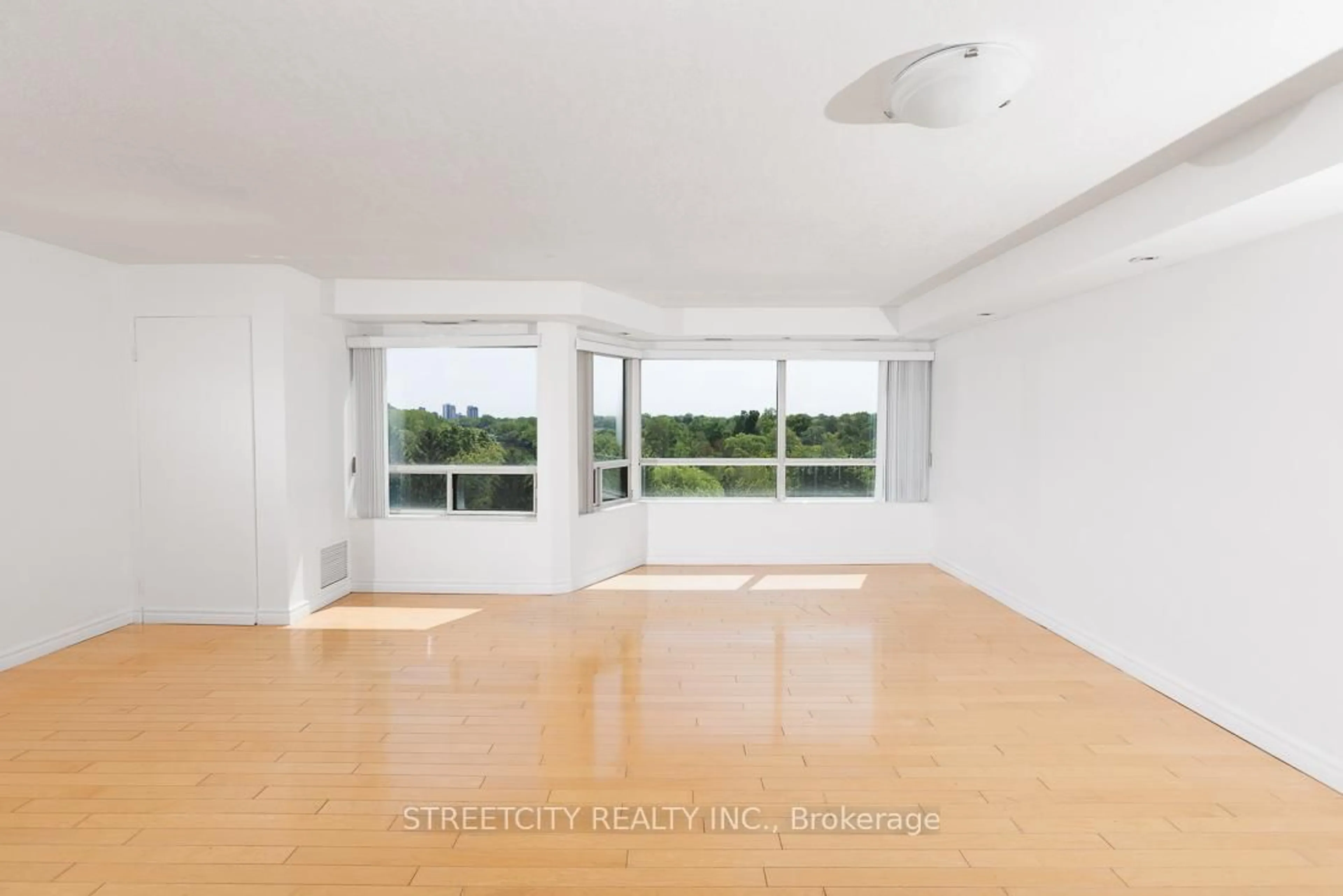 A pic of a room for 521 Riverside Dr #608, London North Ontario N6H 5E2