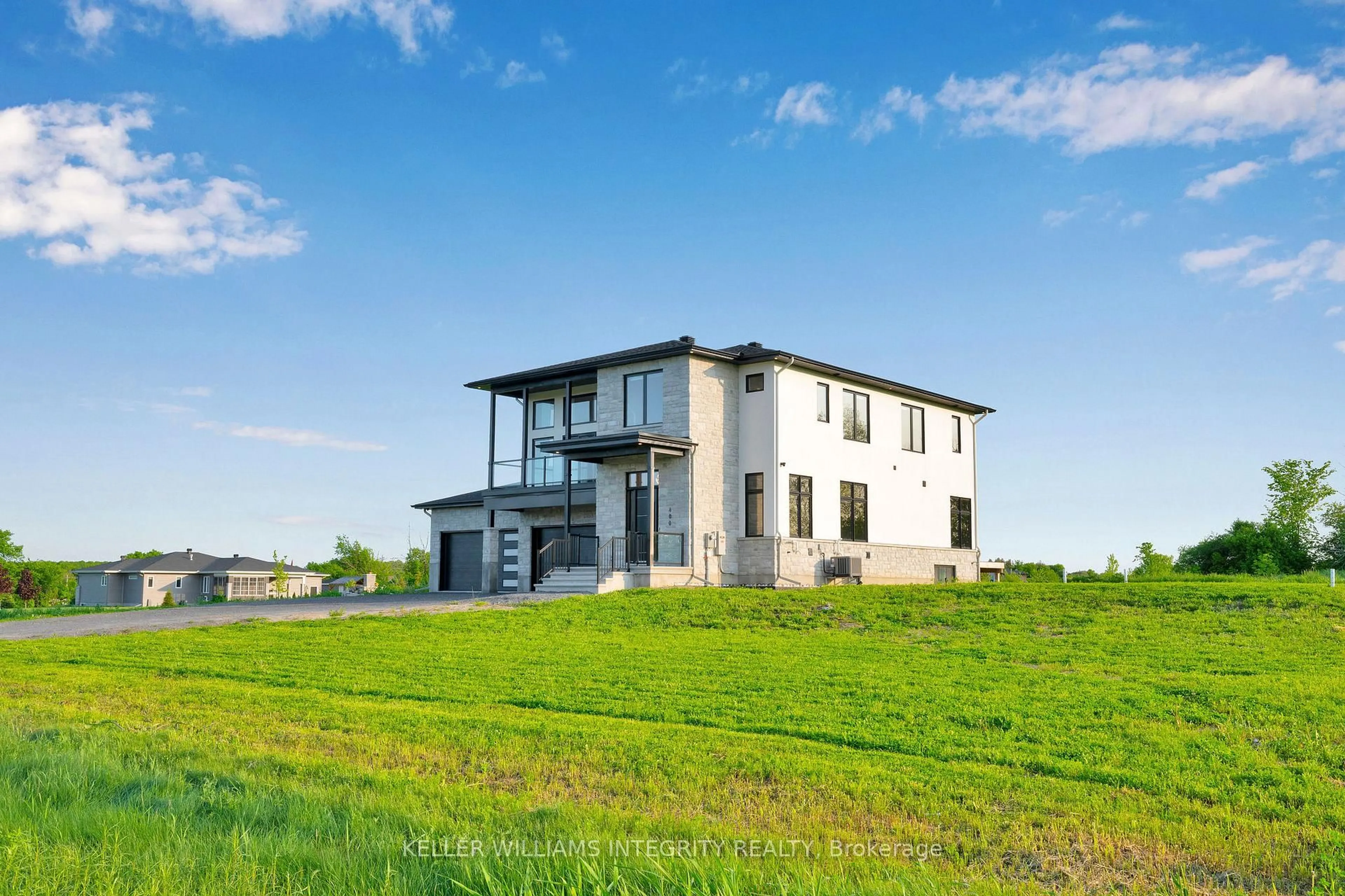 Home with vinyl exterior material, building for 400 Gaelic Glen Rdge, Ashton Ontario K0A 1B0
