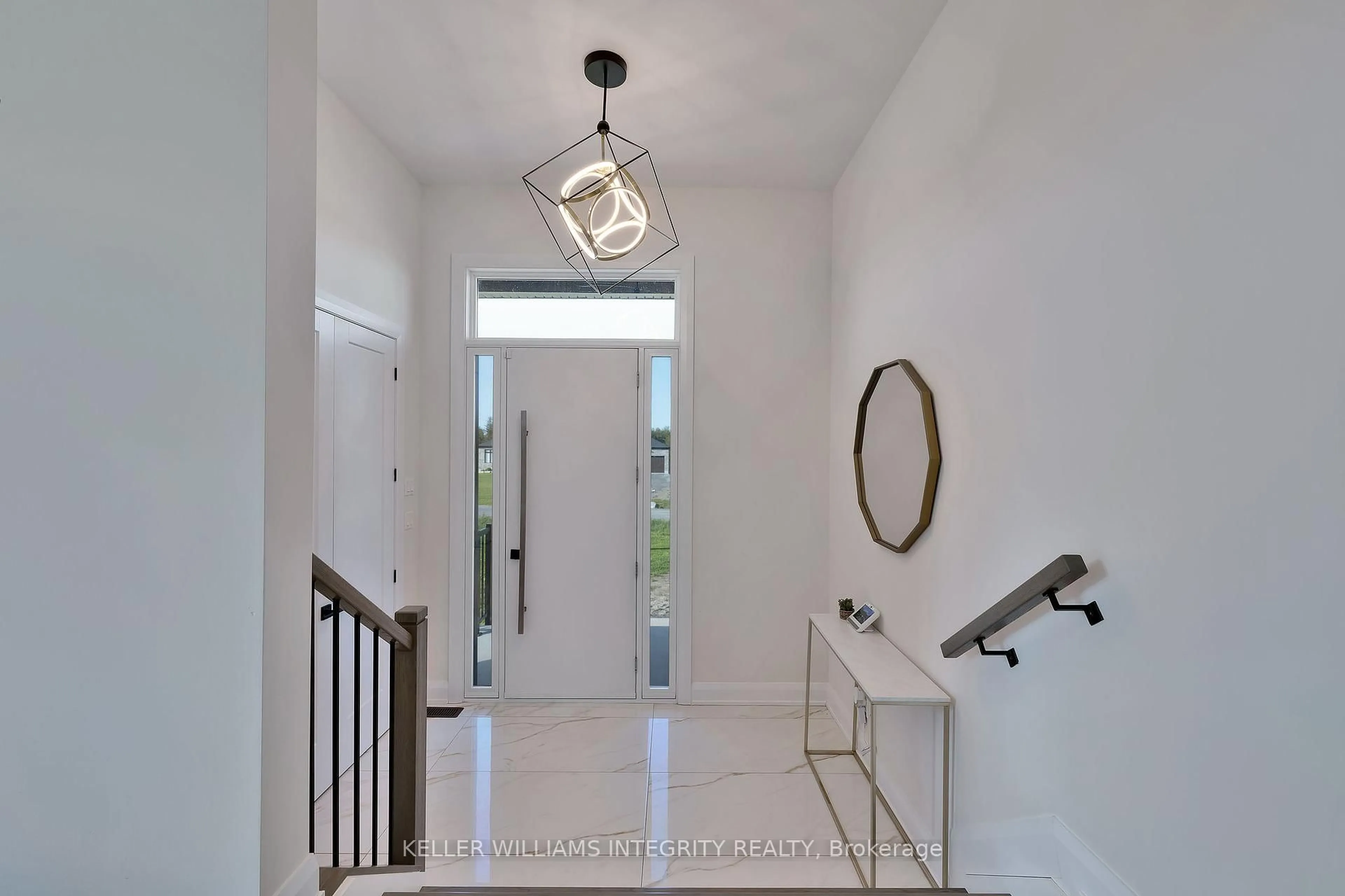 Indoor entryway for 400 Gaelic Glen Rdge, Ashton Ontario K0A 1B0