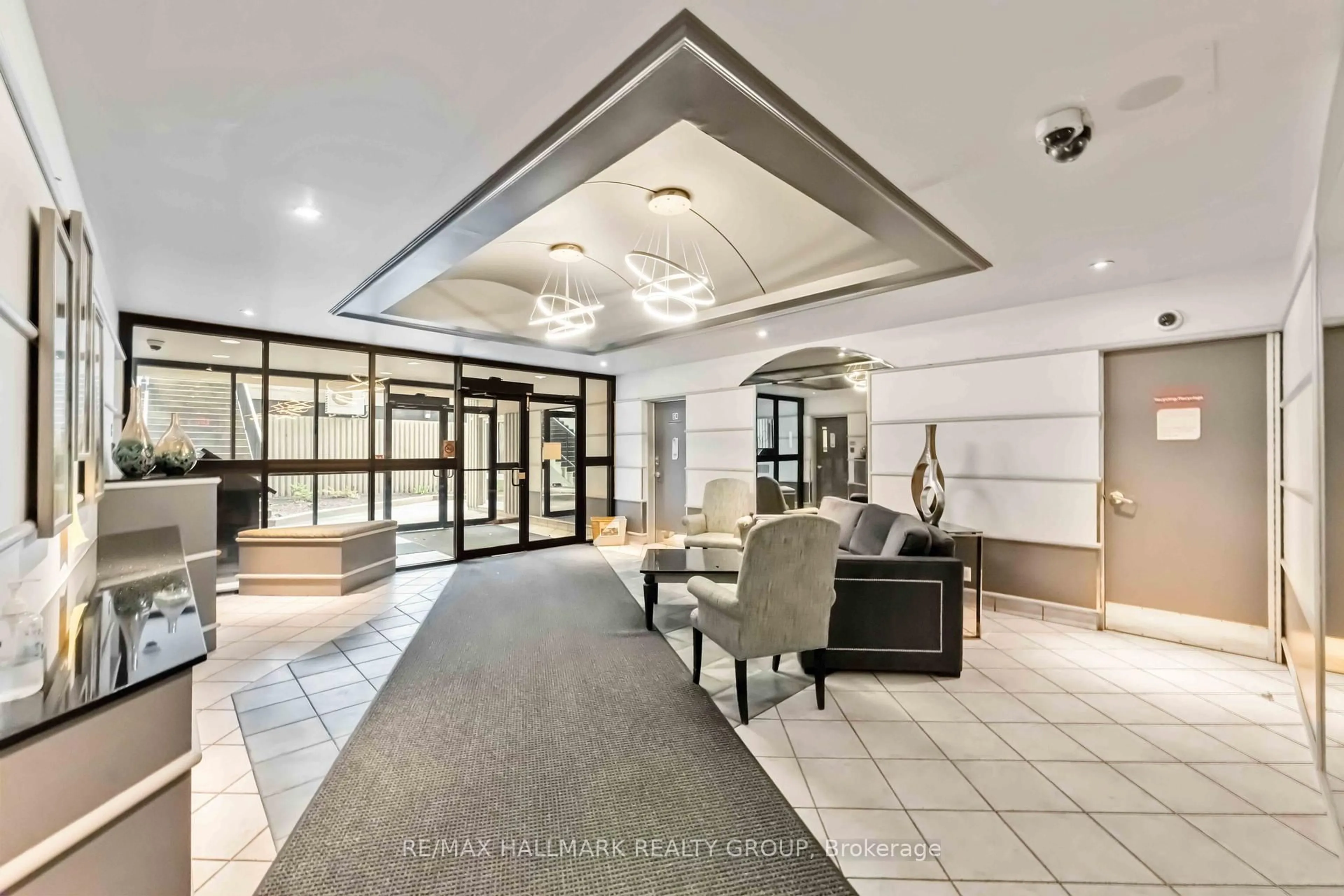 Lobby for 158c Mcarthur Ave, Ottawa Ontario K1L 8E7