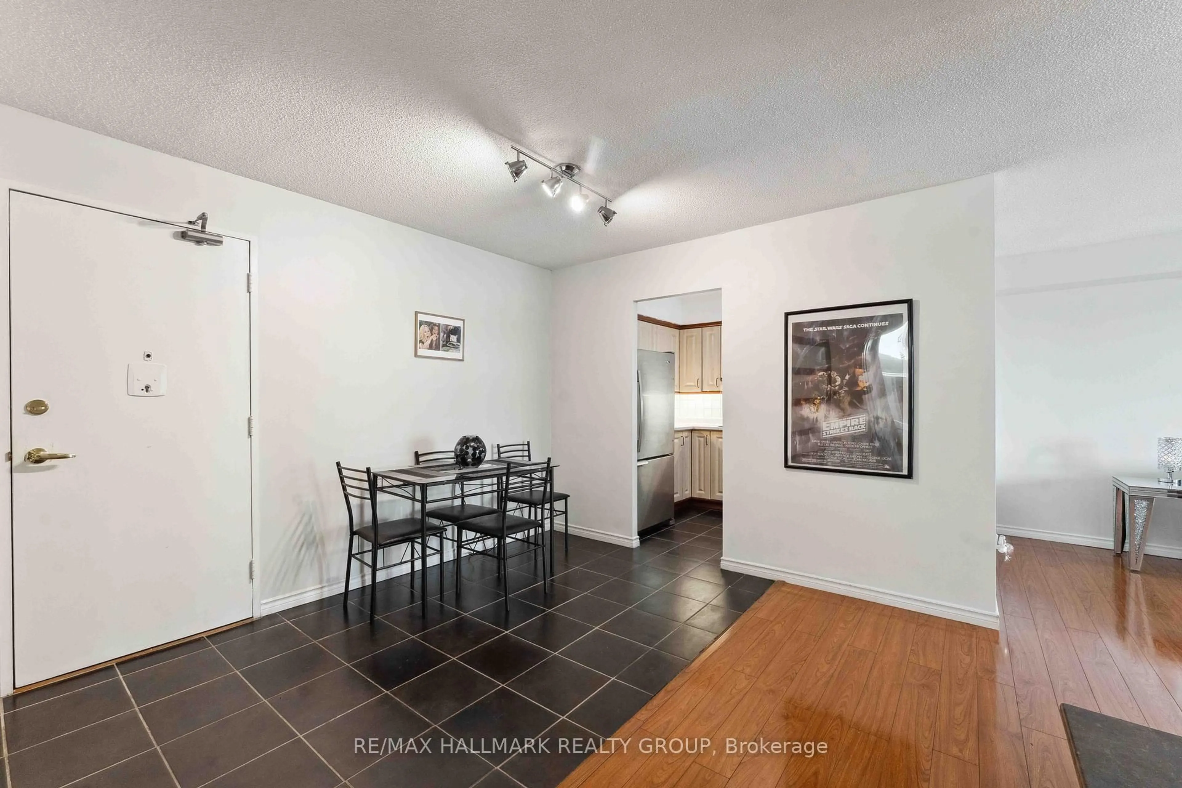 Unknown for 158c Mcarthur Ave, Ottawa Ontario K1L 8E7