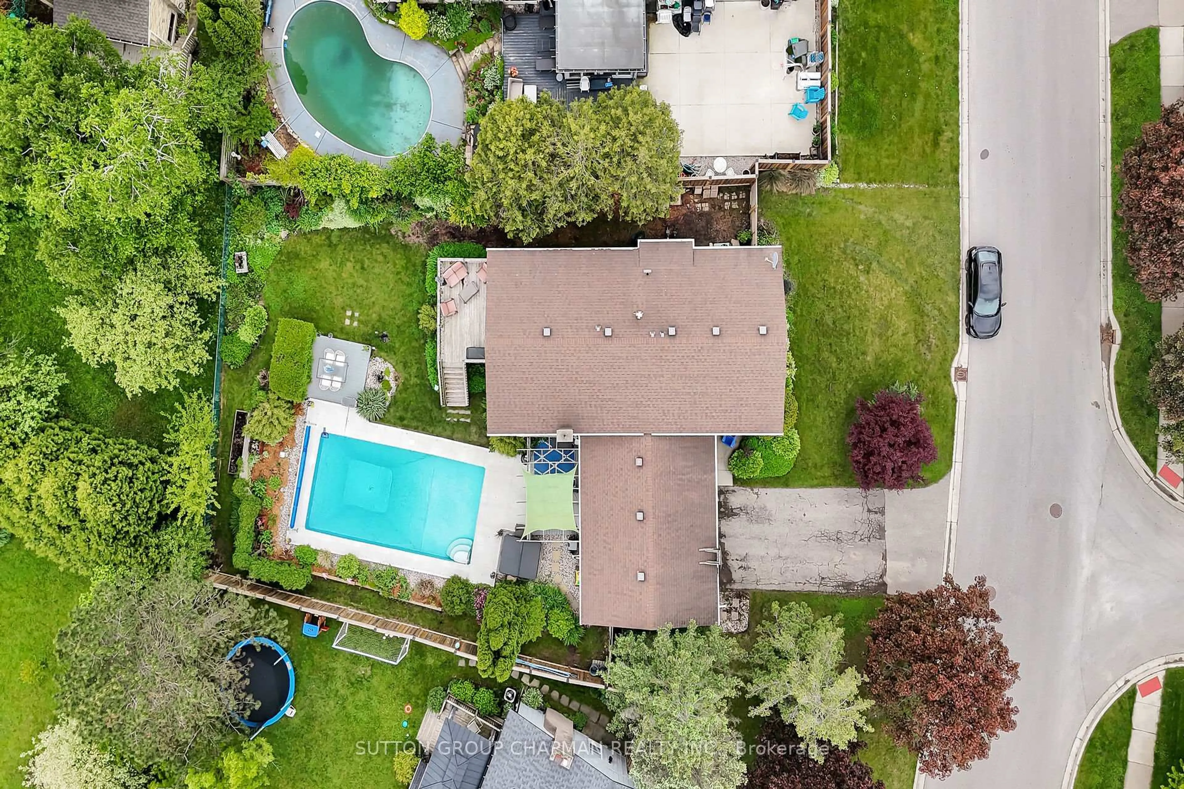 A pic from outside/outdoor area/front of a property/back of a property/a pic from drone, street for 75 Salem Rd, London South Ontario N6K 1G1