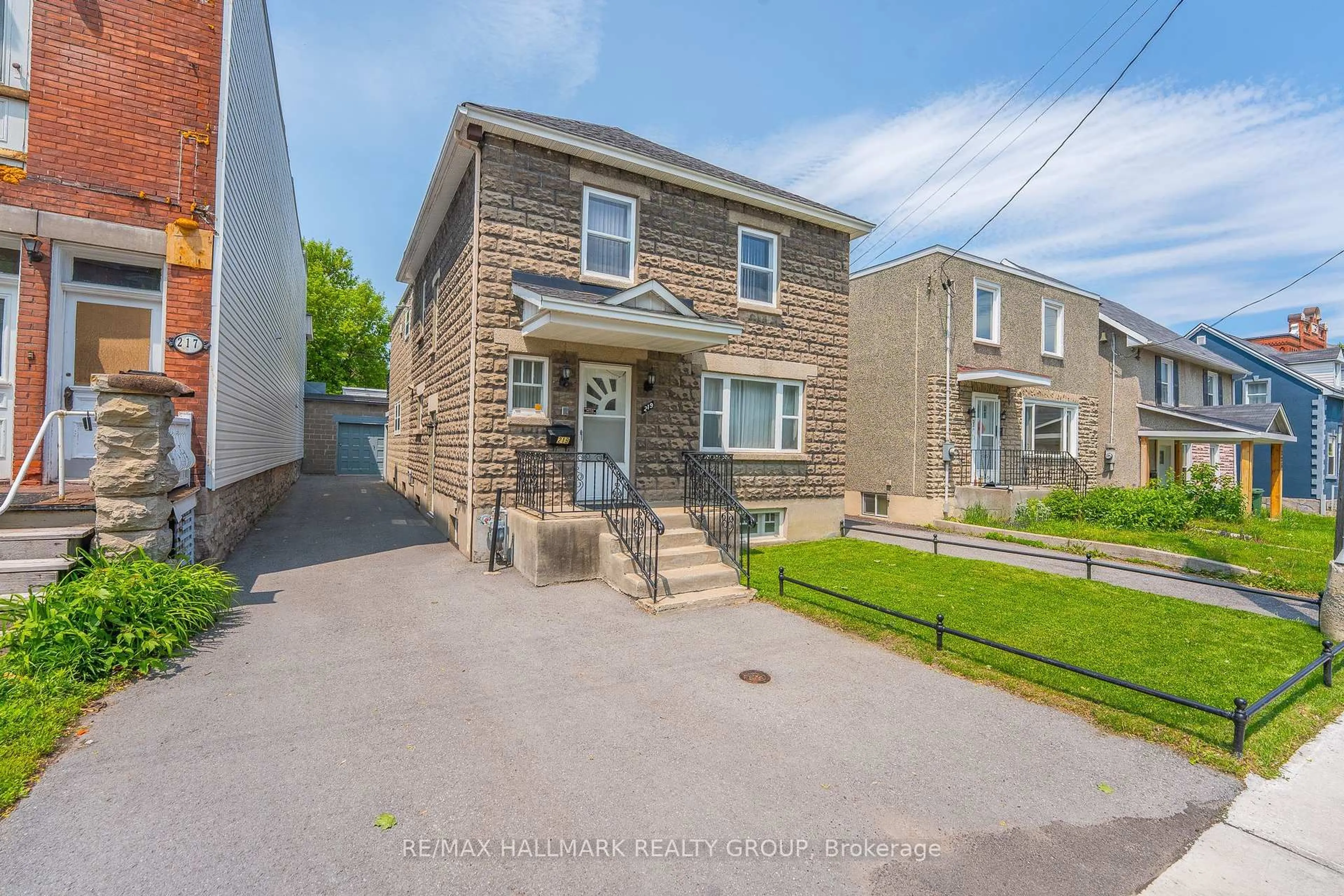 Unknown for 219 Bruyère St, Ottawa Ontario K1N 5E4