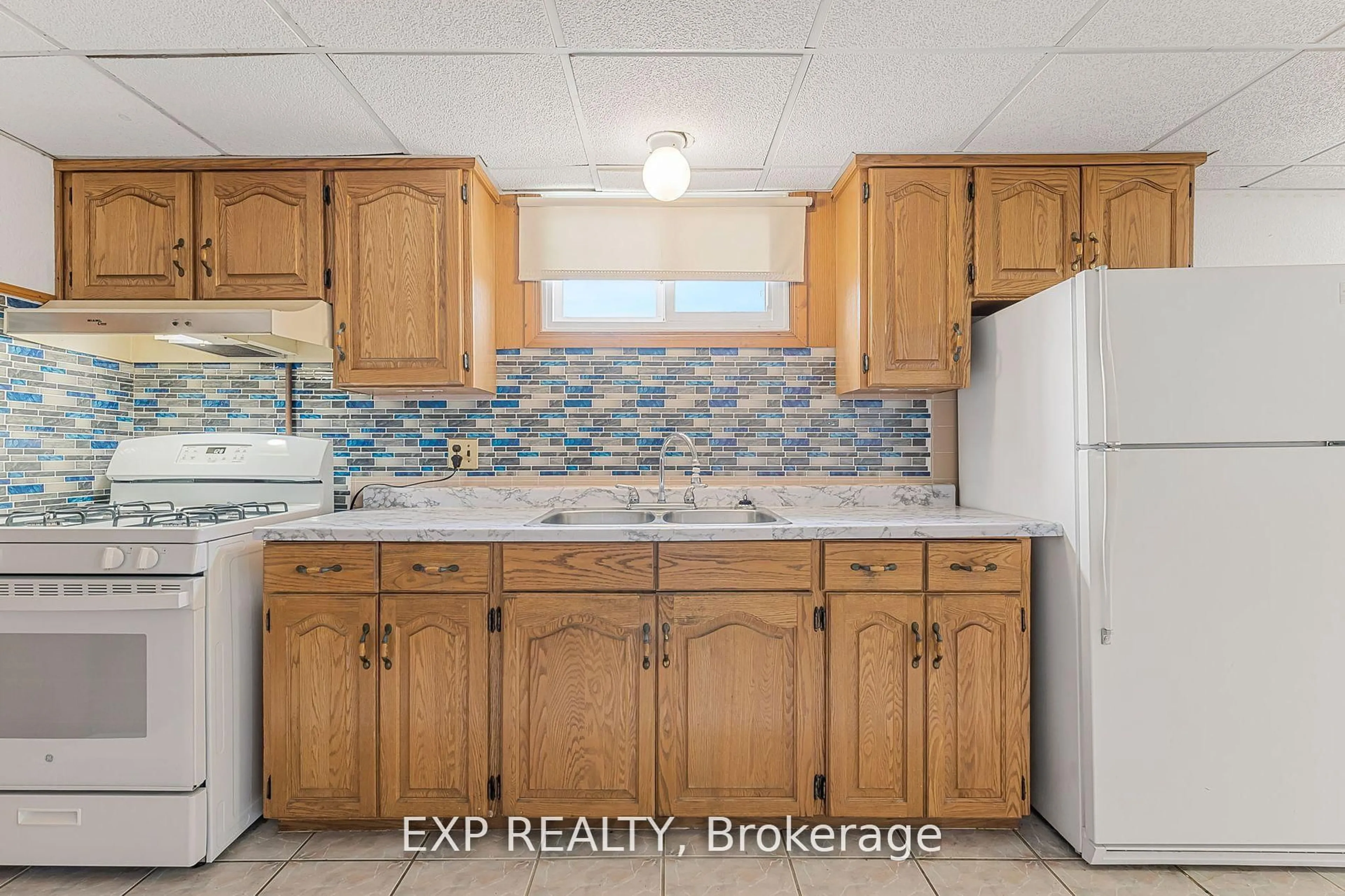 Standard kitchen, ceramic/tile floor for 190 Christmas St, Port Colborne Ontario L3K 1M9