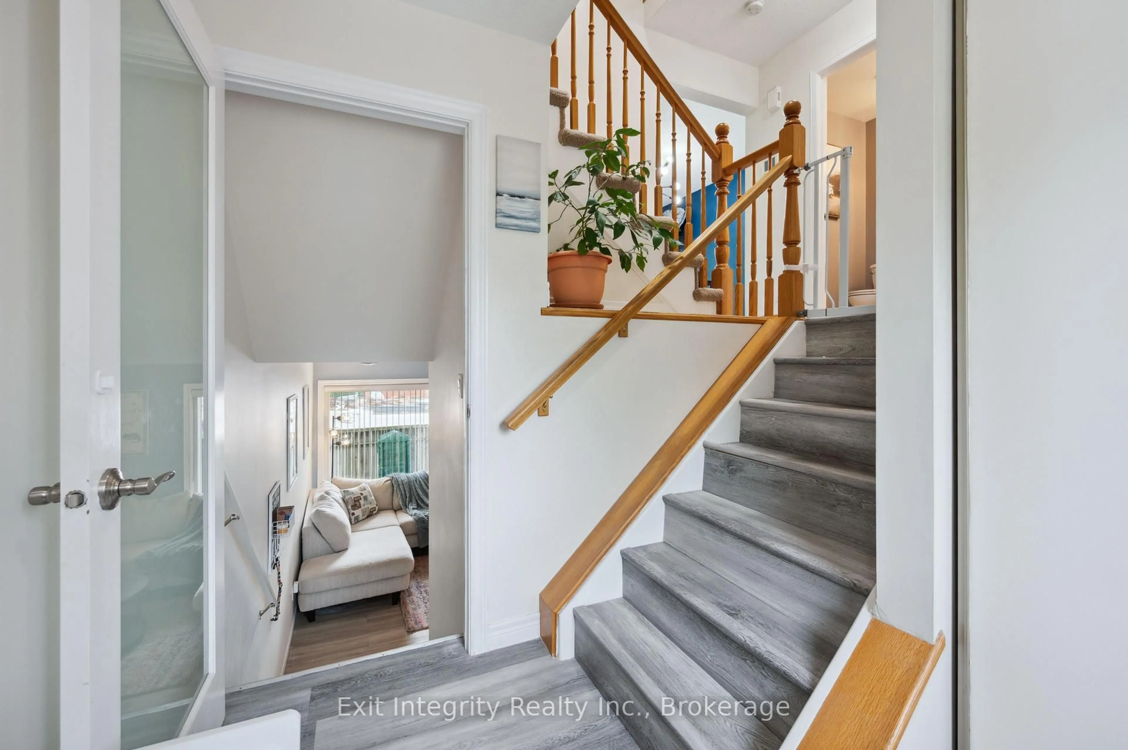 Indoor entryway for 245 Bishop St #55, Cambridge Ontario N3H 5N2