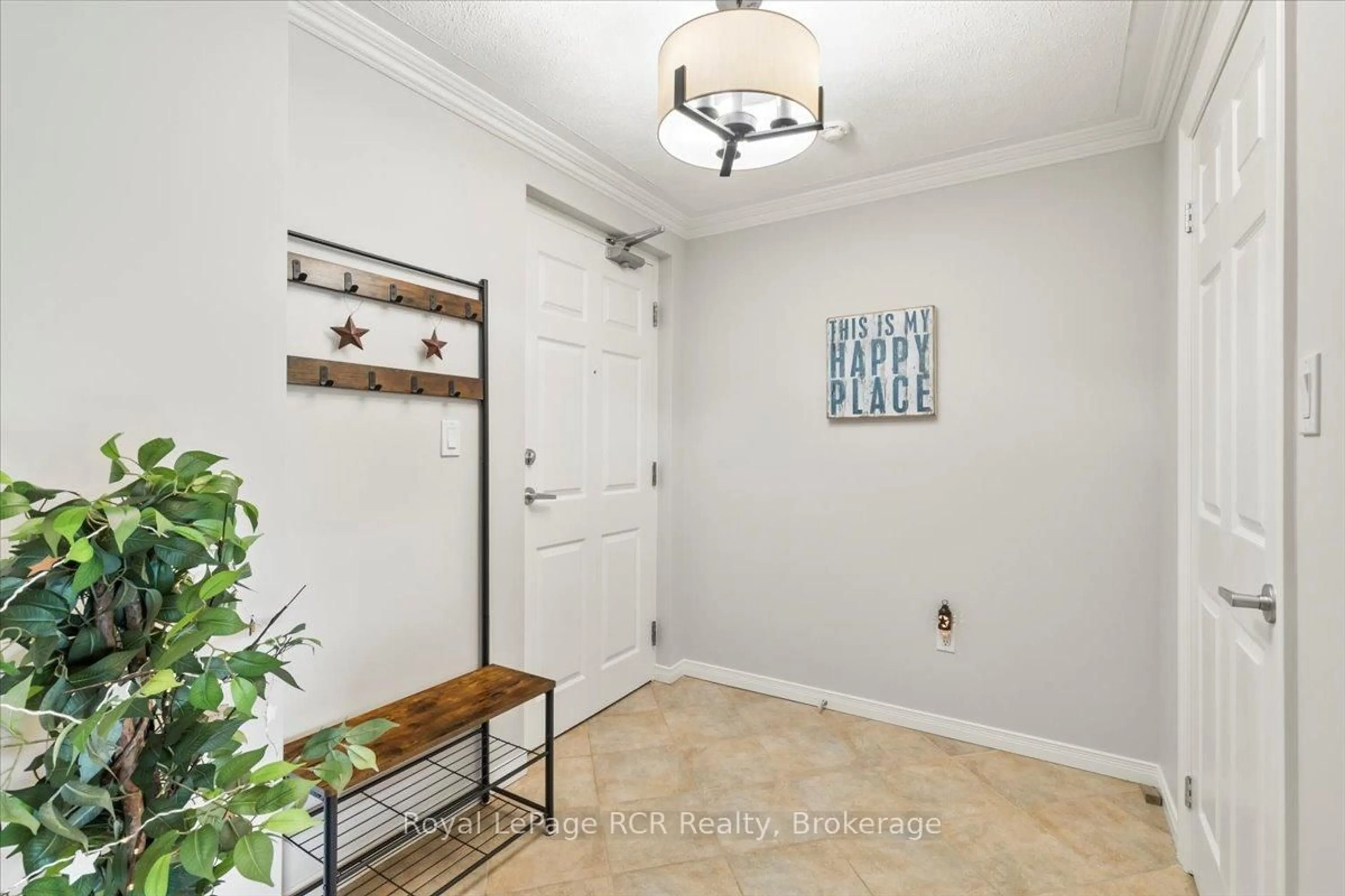 Indoor entryway for 85 William St #303, Brockton Ontario N0G 2V0