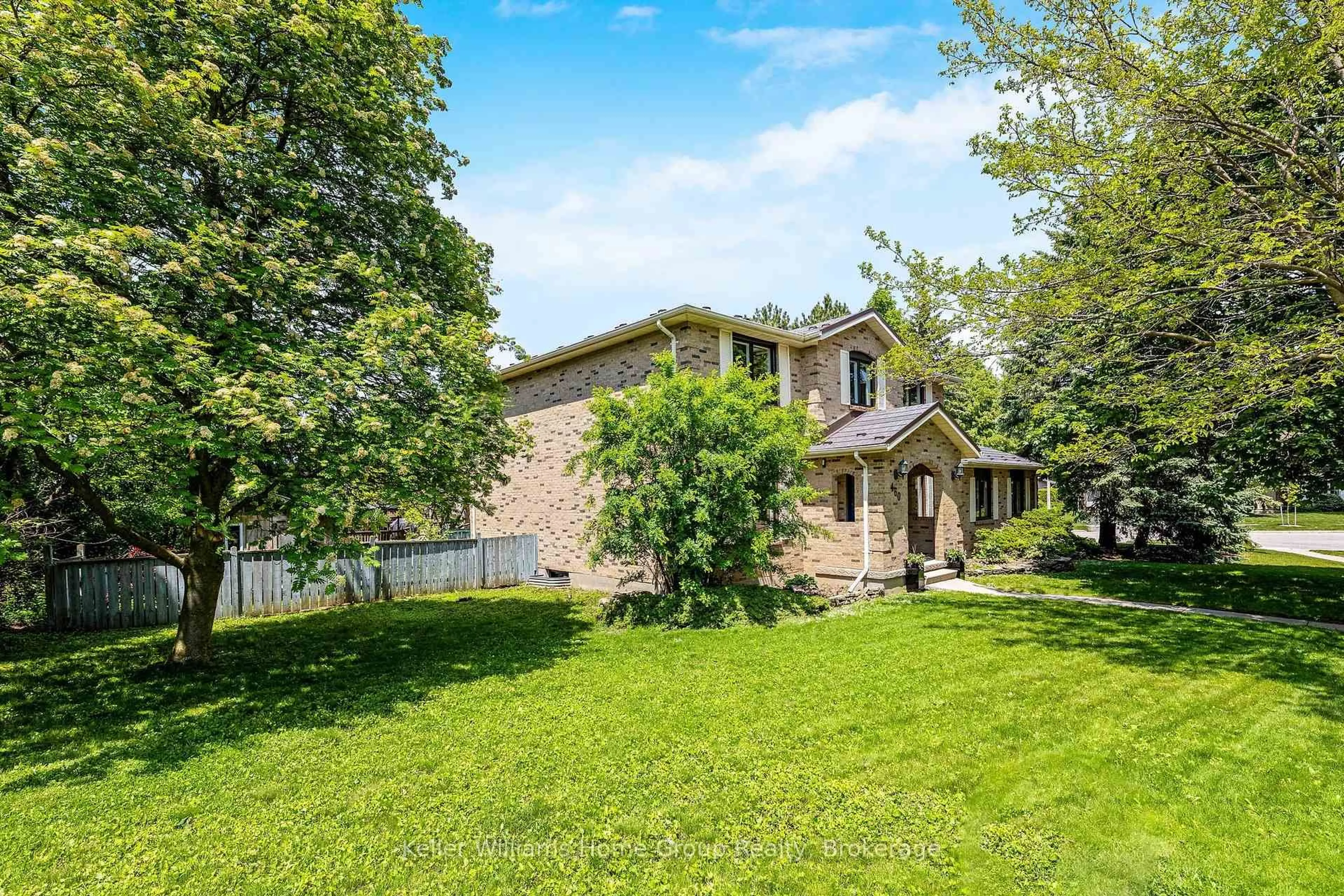 A pic from outside/outdoor area/front of a property/back of a property/a pic from drone, street for 460 Branstone Dr, Waterloo Ontario N2T 1P4