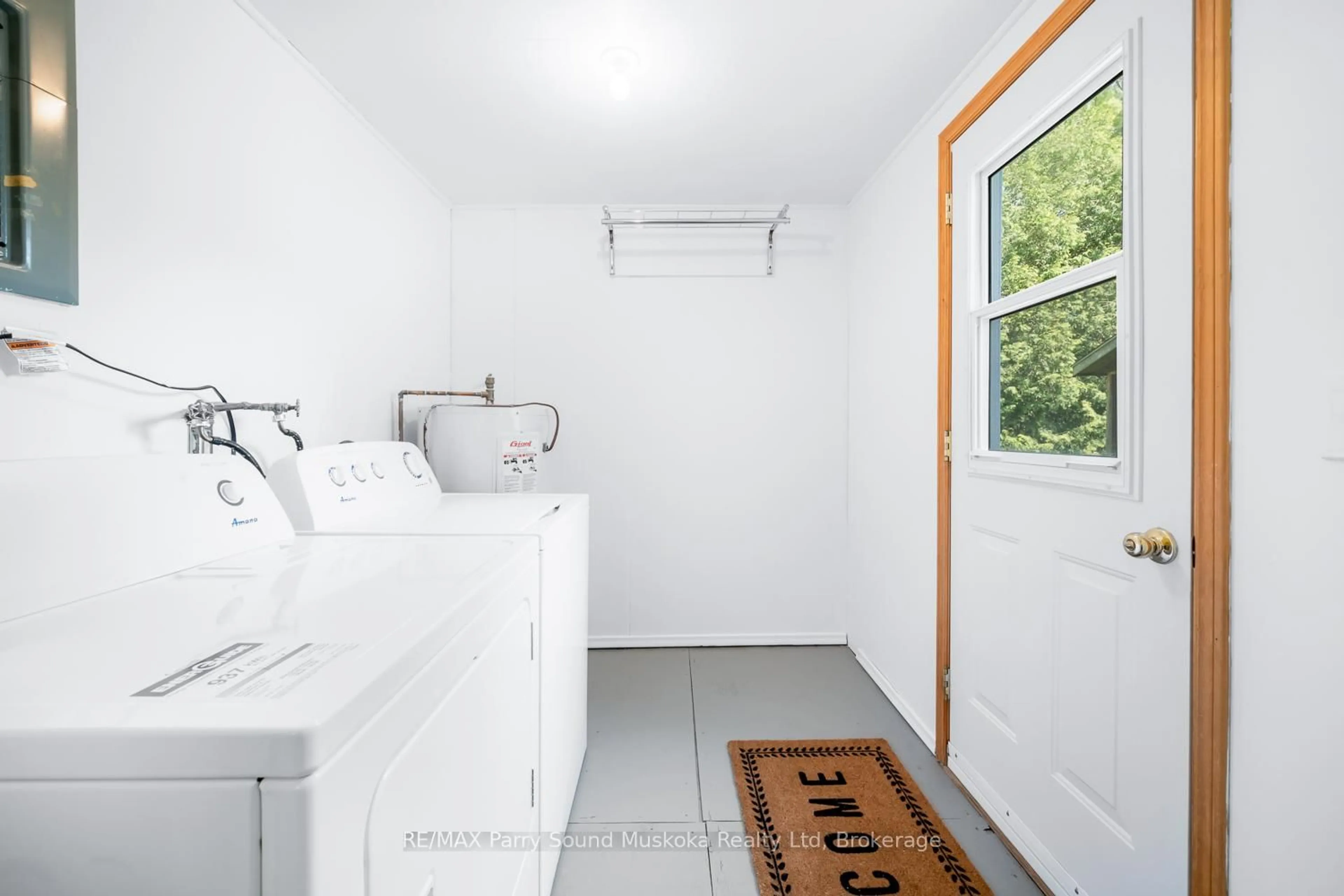 Laundry room for 26 Joseph St, Georgian Bay Ontario P0C 1H0