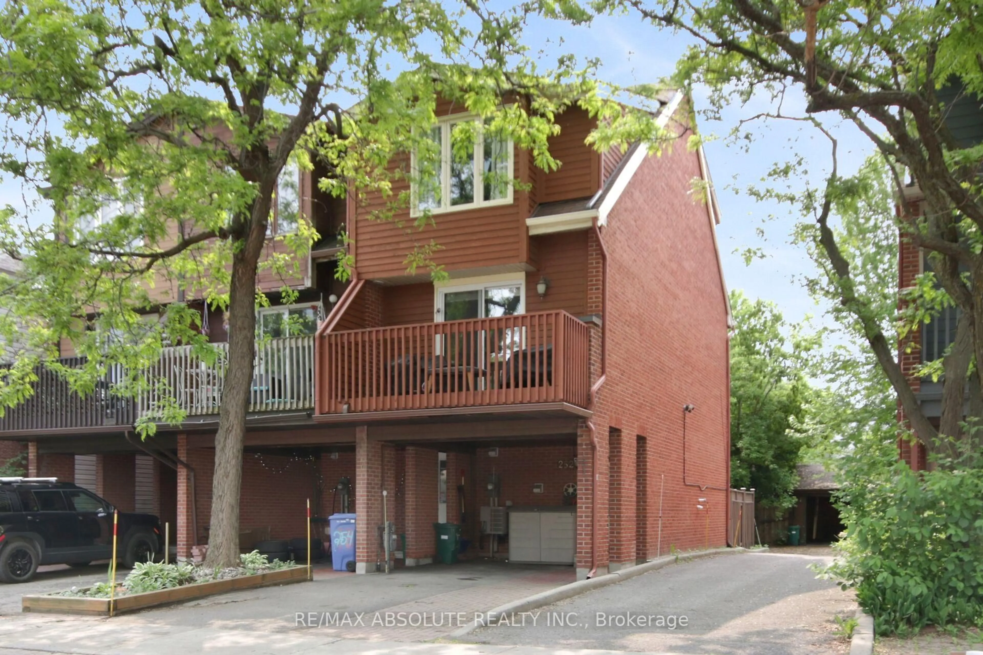 Home with brick exterior material, street for 252 Bruyere St, Ottawa Ontario K1N 5E6