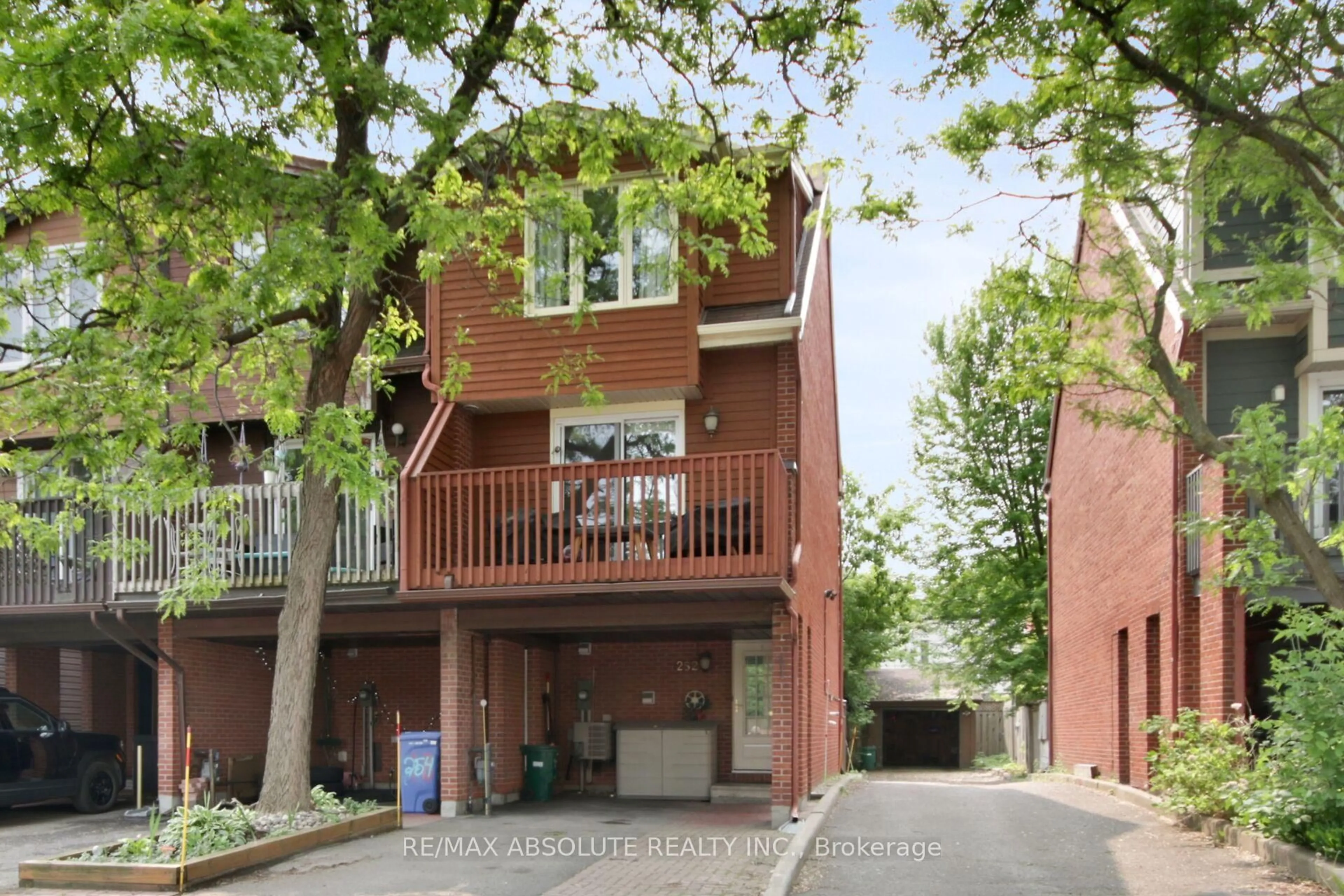 Home with brick exterior material, street for 252 Bruyere St, Ottawa Ontario K1N 5E6