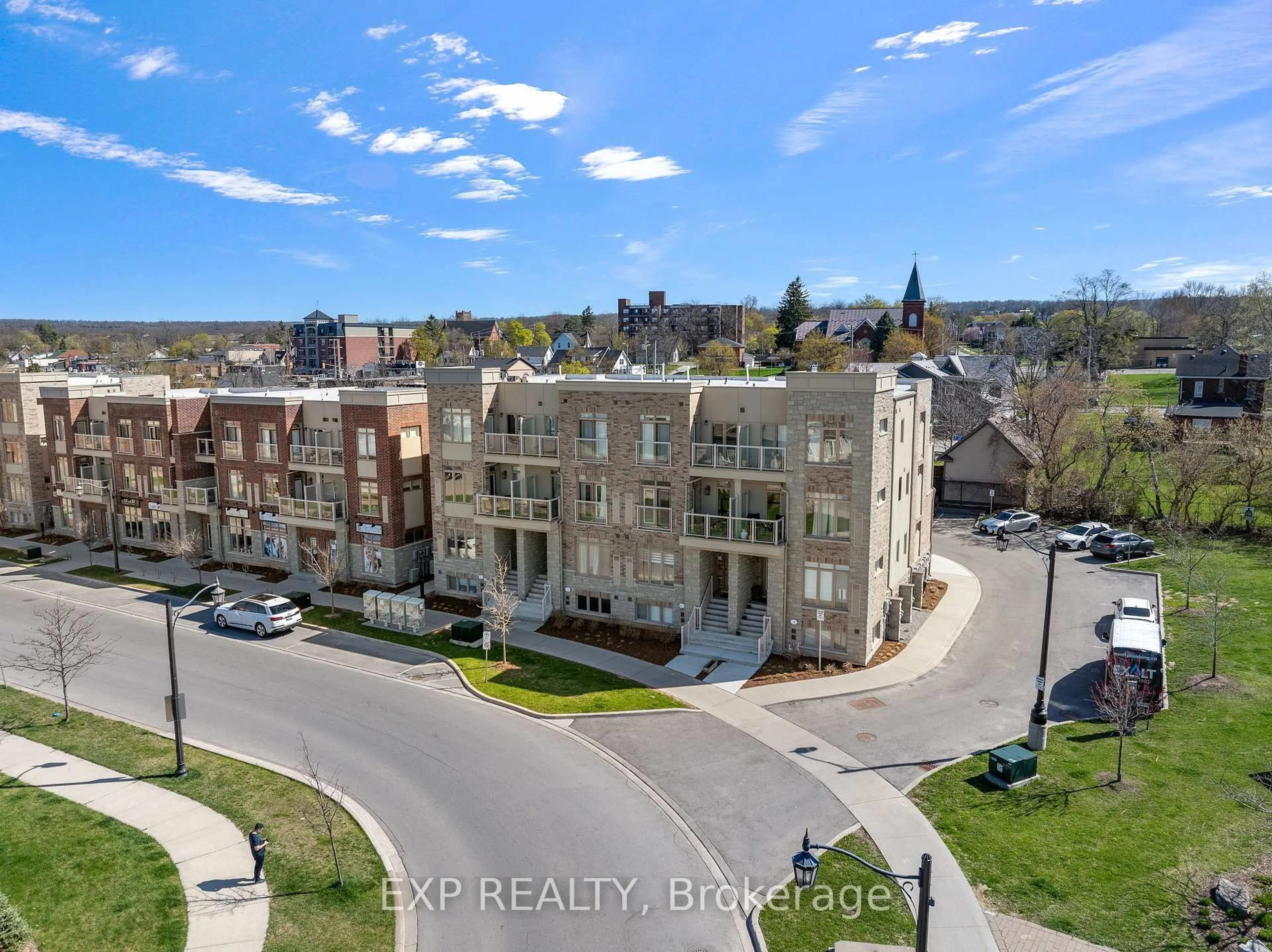 A pic from outside/outdoor area/front of a property/back of a property/a pic from drone, city buildings view from balcony for 5016 Serena Dr #9, Lincoln Ontario L0R 1B4