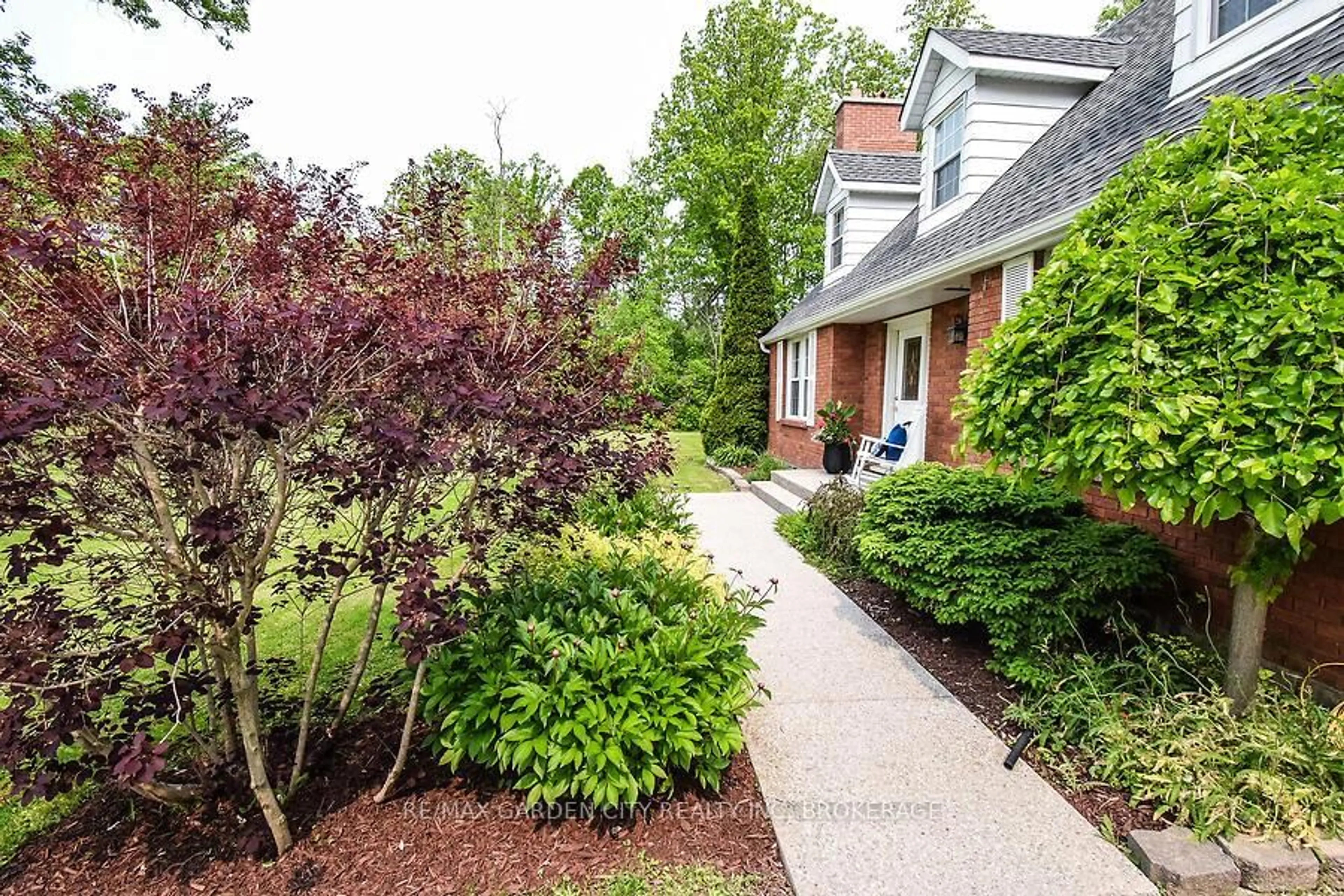 Unknown for 631 Mud St, Grimsby Ontario L3M 0K3