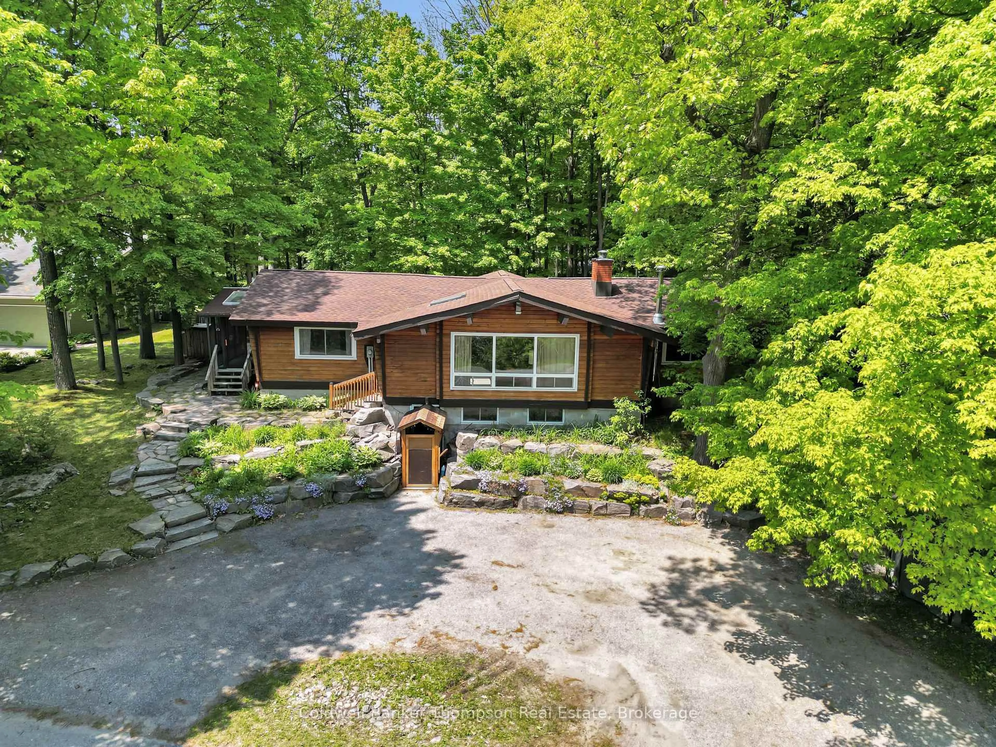 A pic from outside/outdoor area/front of a property/back of a property/a pic from drone, unknown for 254 Lakeshore Rd, Huntsville Ontario P1H 1Y8