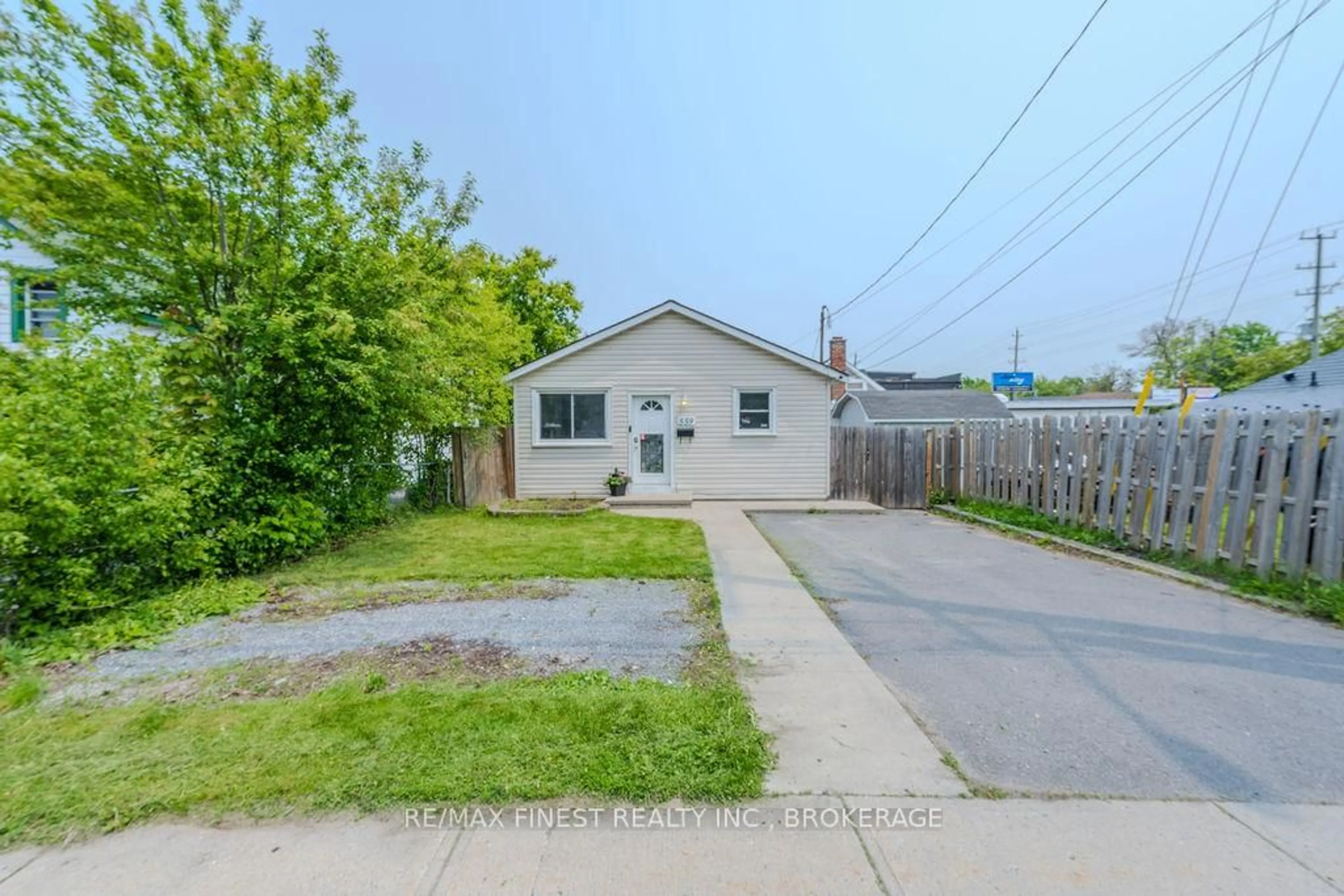A pic from outside/outdoor area/front of a property/back of a property/a pic from drone, street for 559 MacDonnell St, Kingston Ontario K7K 4W9