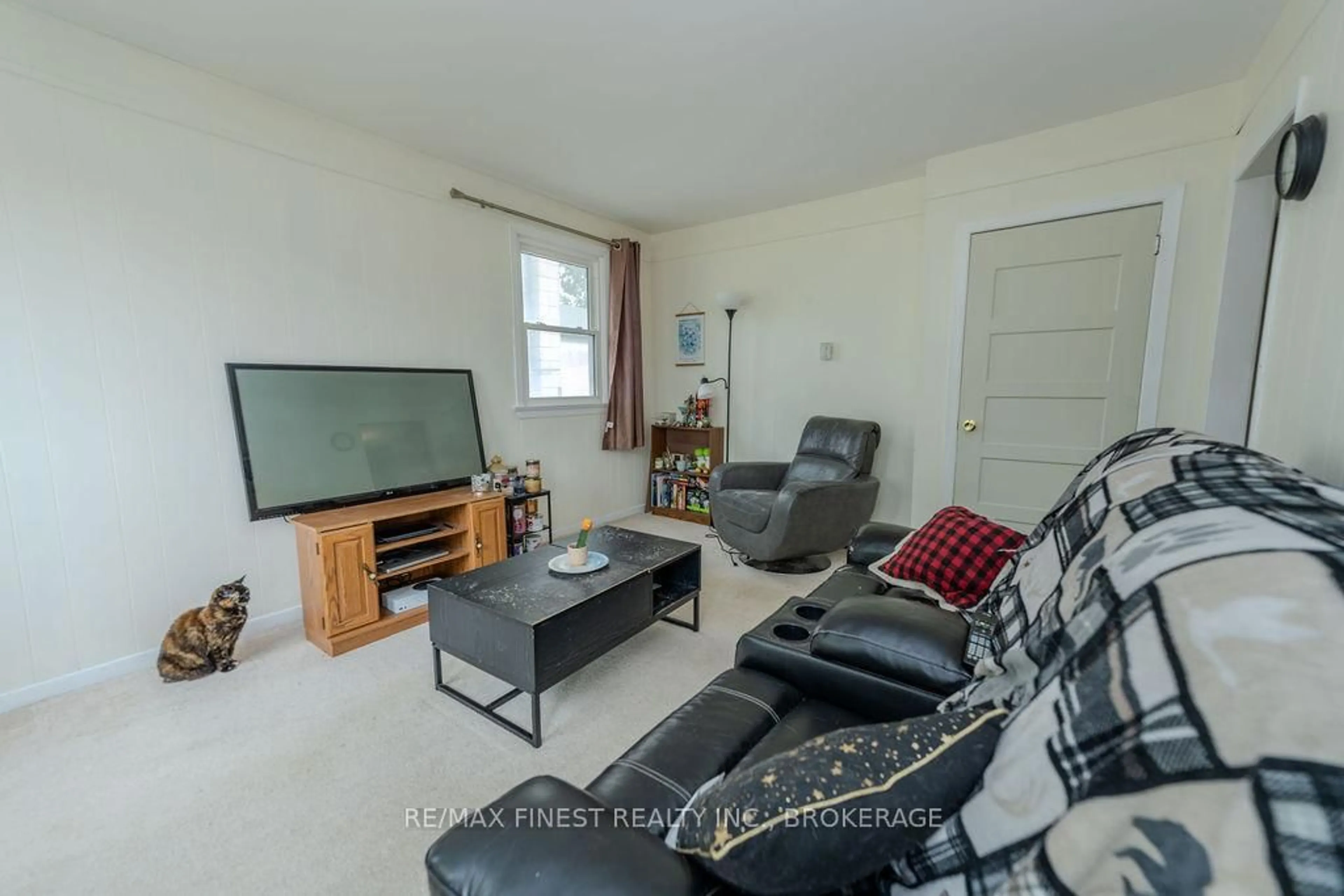 Living room with furniture, unknown for 559 MacDonnell St, Kingston Ontario K7K 4W9
