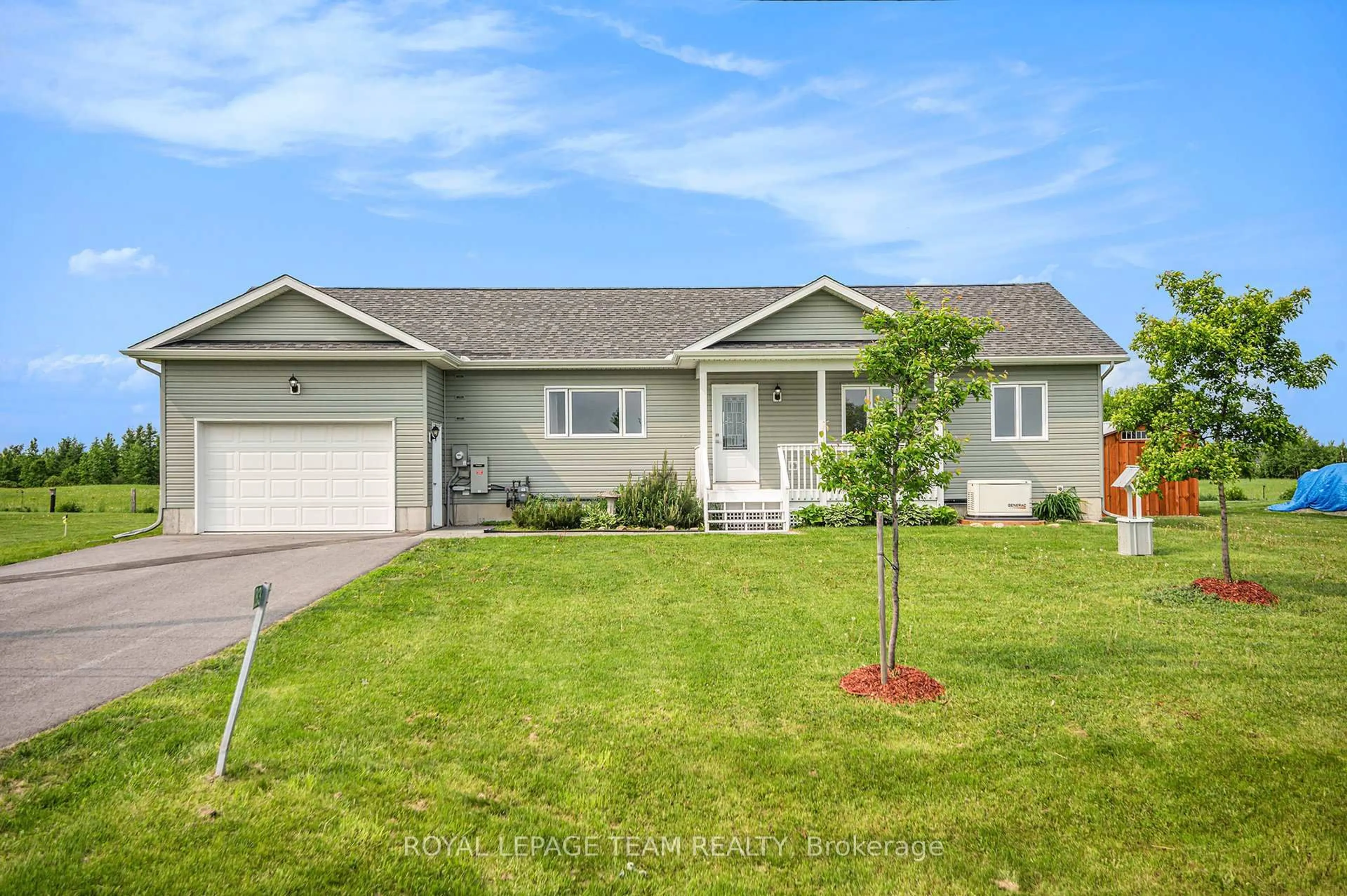 Home with vinyl exterior material, street for 2833 Dunrobin Rd, Ottawa Ontario K0A 1T0