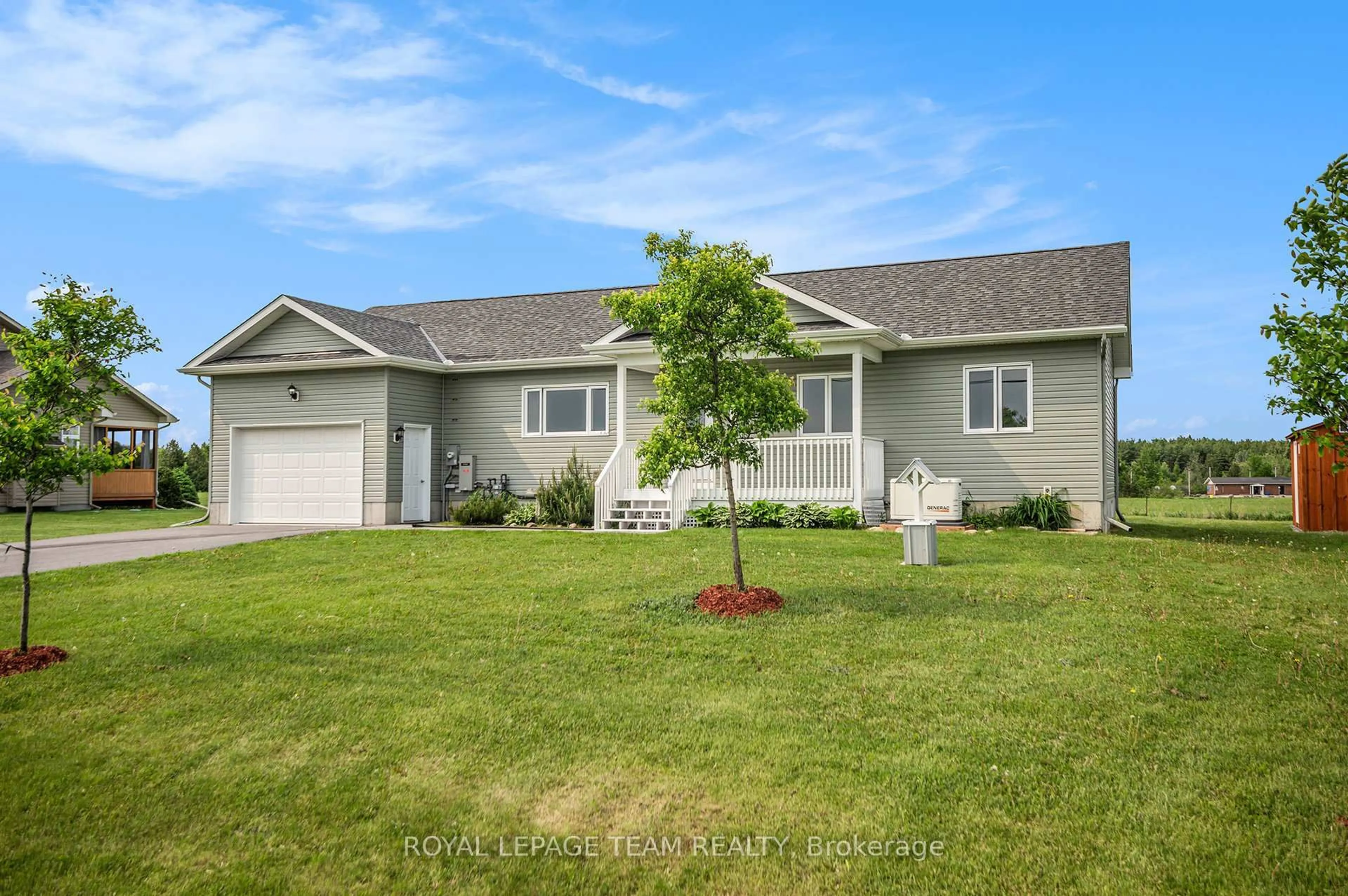 Home with vinyl exterior material, street for 2833 Dunrobin Rd, Ottawa Ontario K0A 1T0