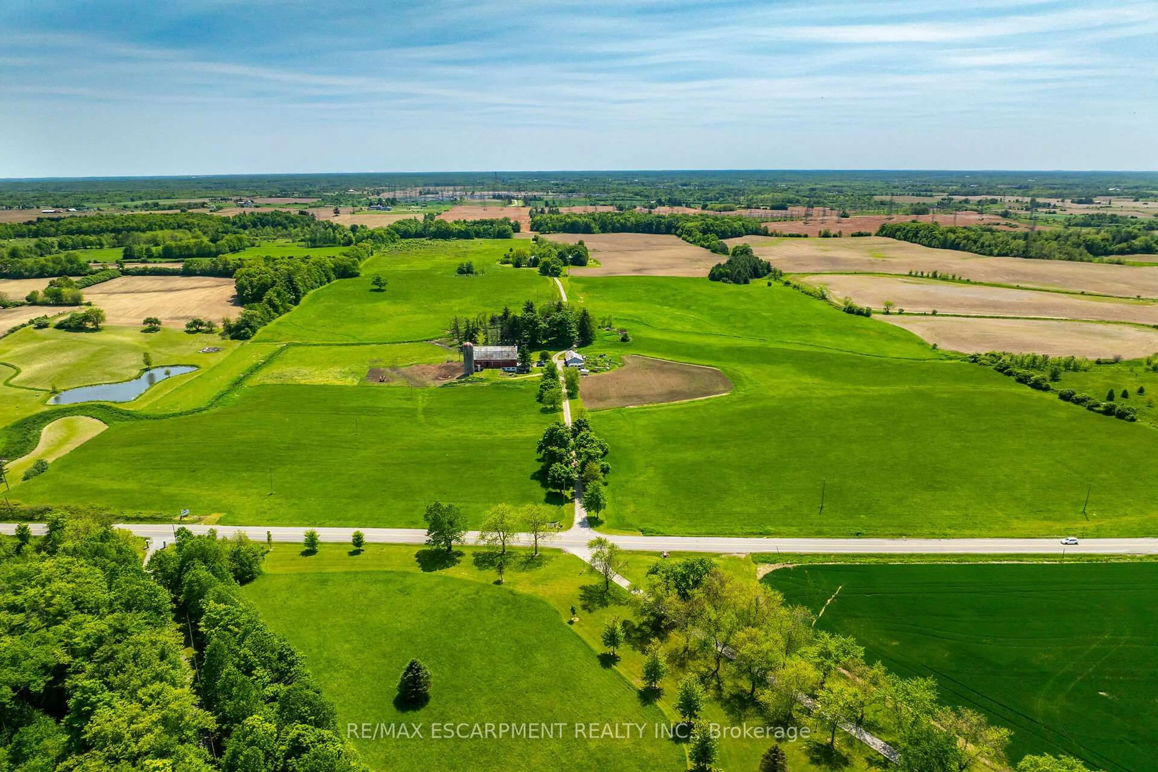 A pic from outside/outdoor area/front of a property/back of a property/a pic from drone, unknown for 1216 SAWMILL Rd, Hamilton Ontario L9G 3L1