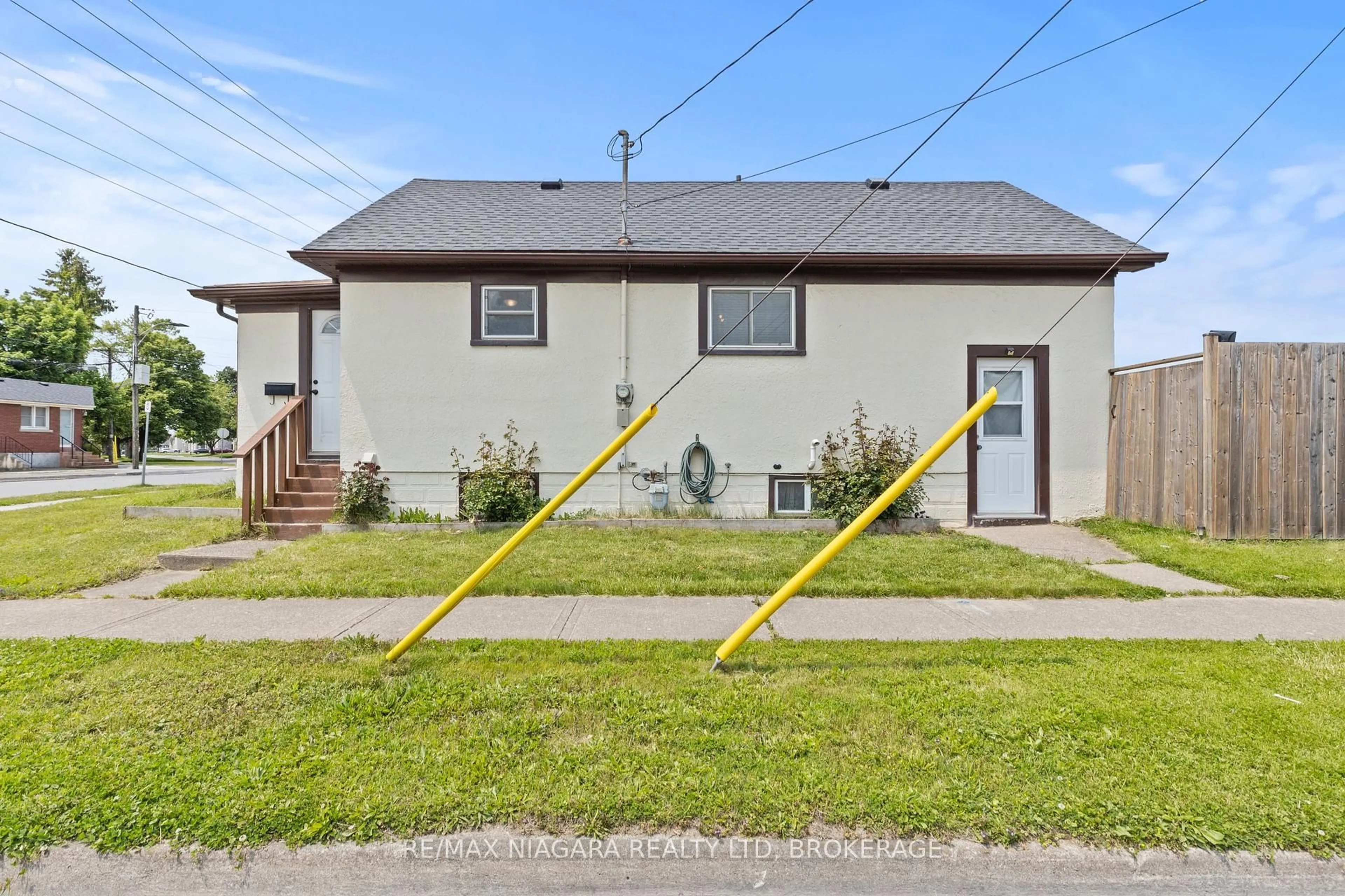 Unknown for 31 Broadway Ave, Welland Ontario L3C 5L4