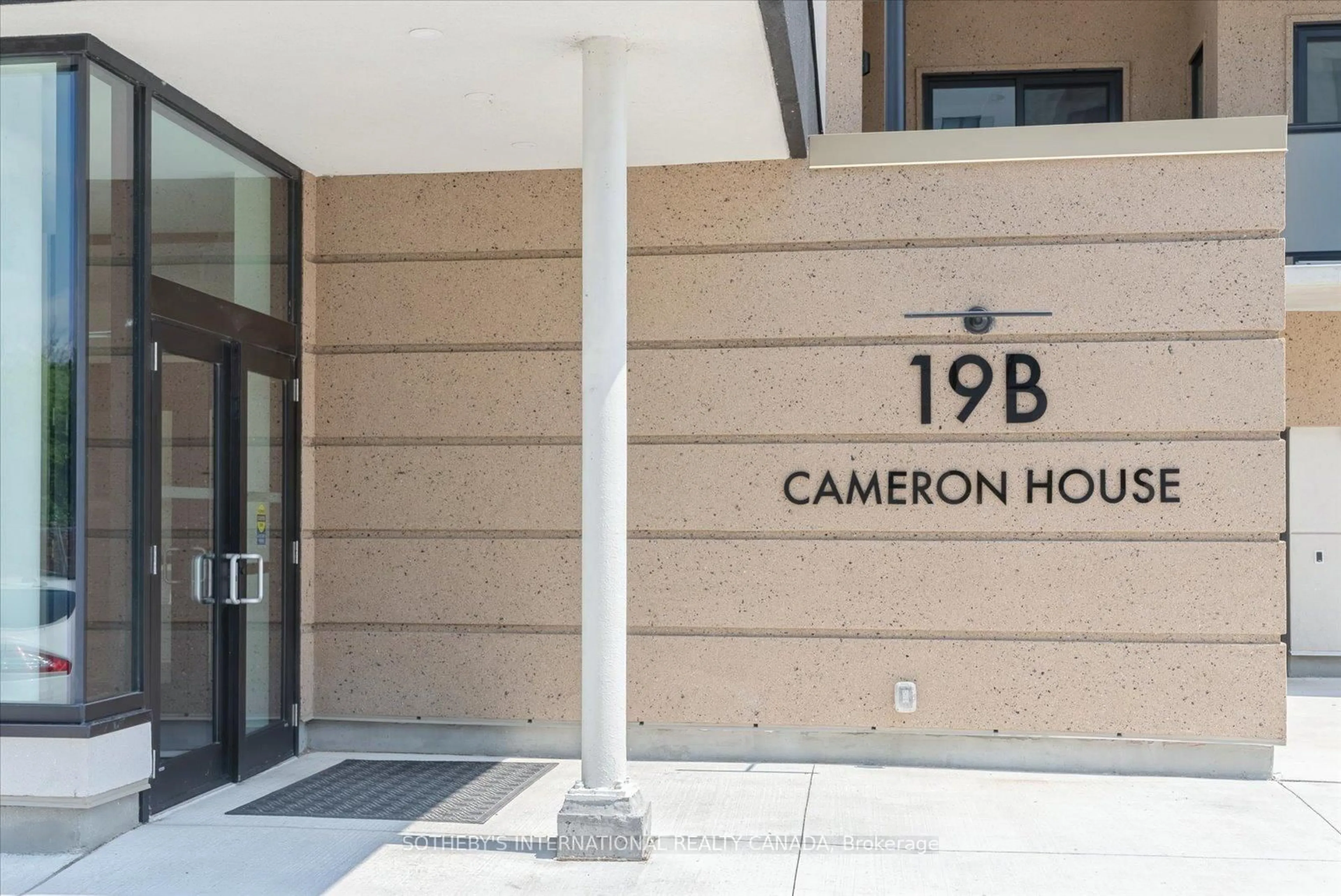 Indoor foyer for 19B West St #404, Kawartha Lakes Ontario K0M 1N0