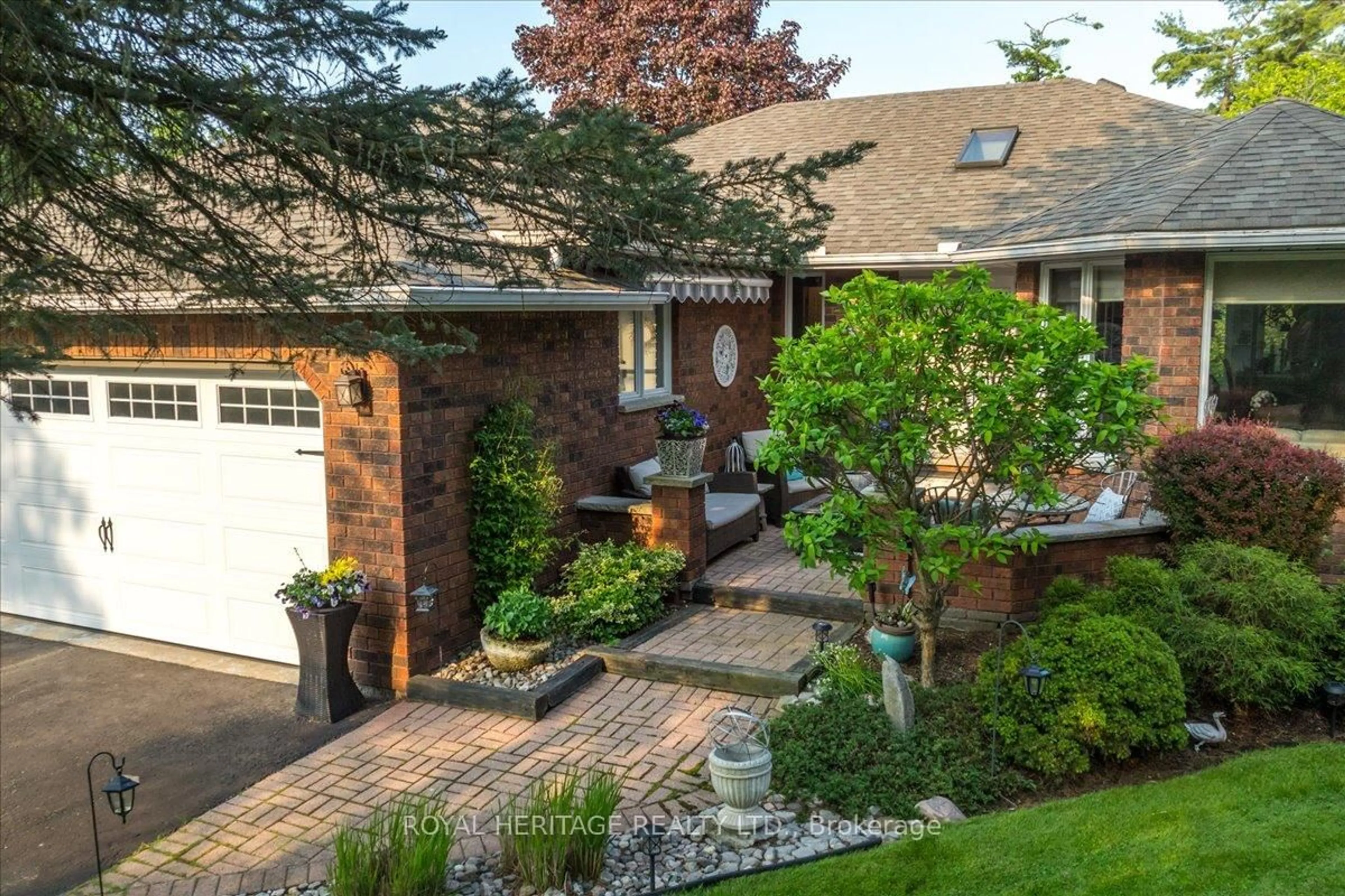Home with brick exterior material, street for 38 PATRICIA Pl, Kawartha Lakes Ontario K0M 1A0