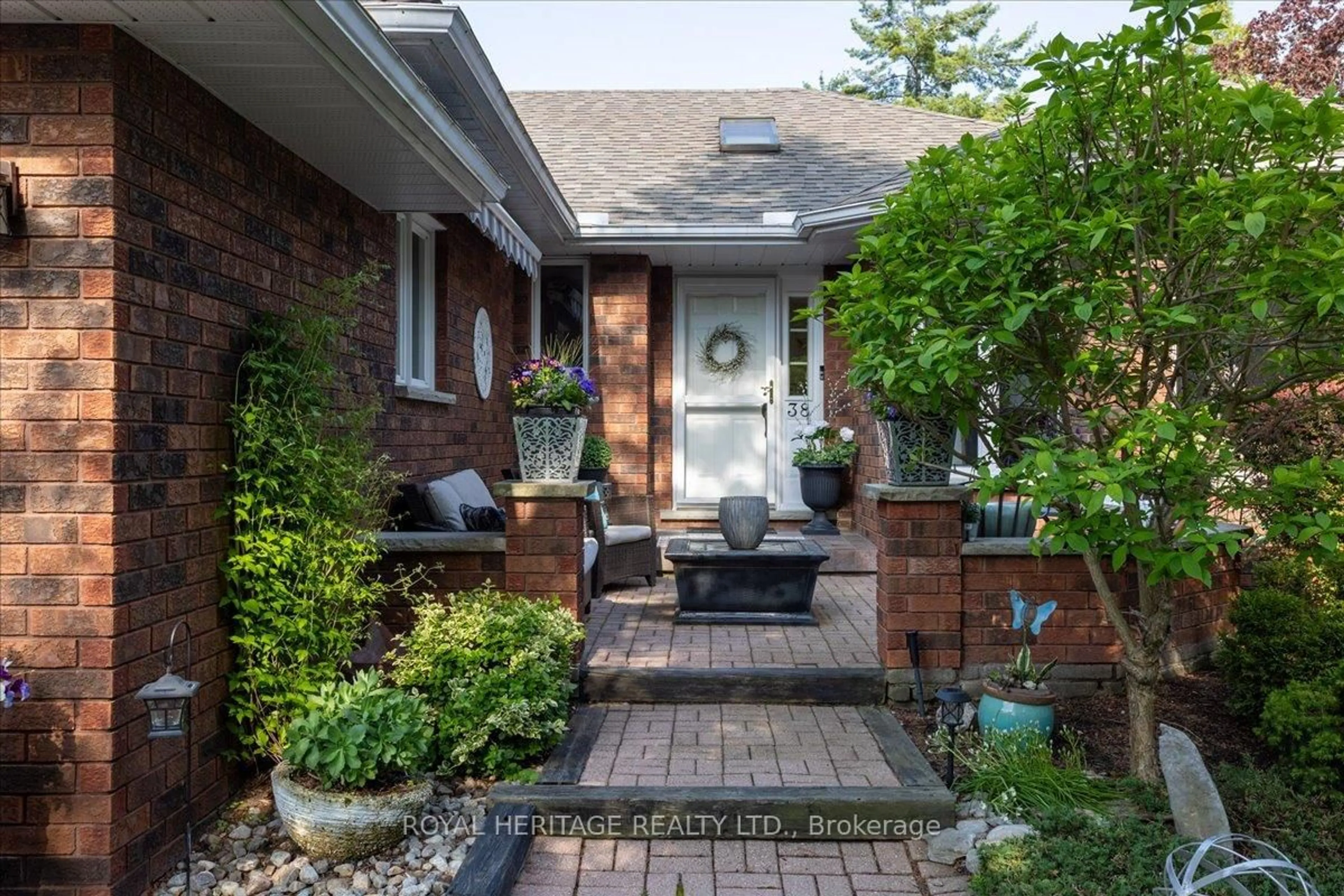 Home with brick exterior material, street for 38 PATRICIA Pl, Kawartha Lakes Ontario K0M 1A0