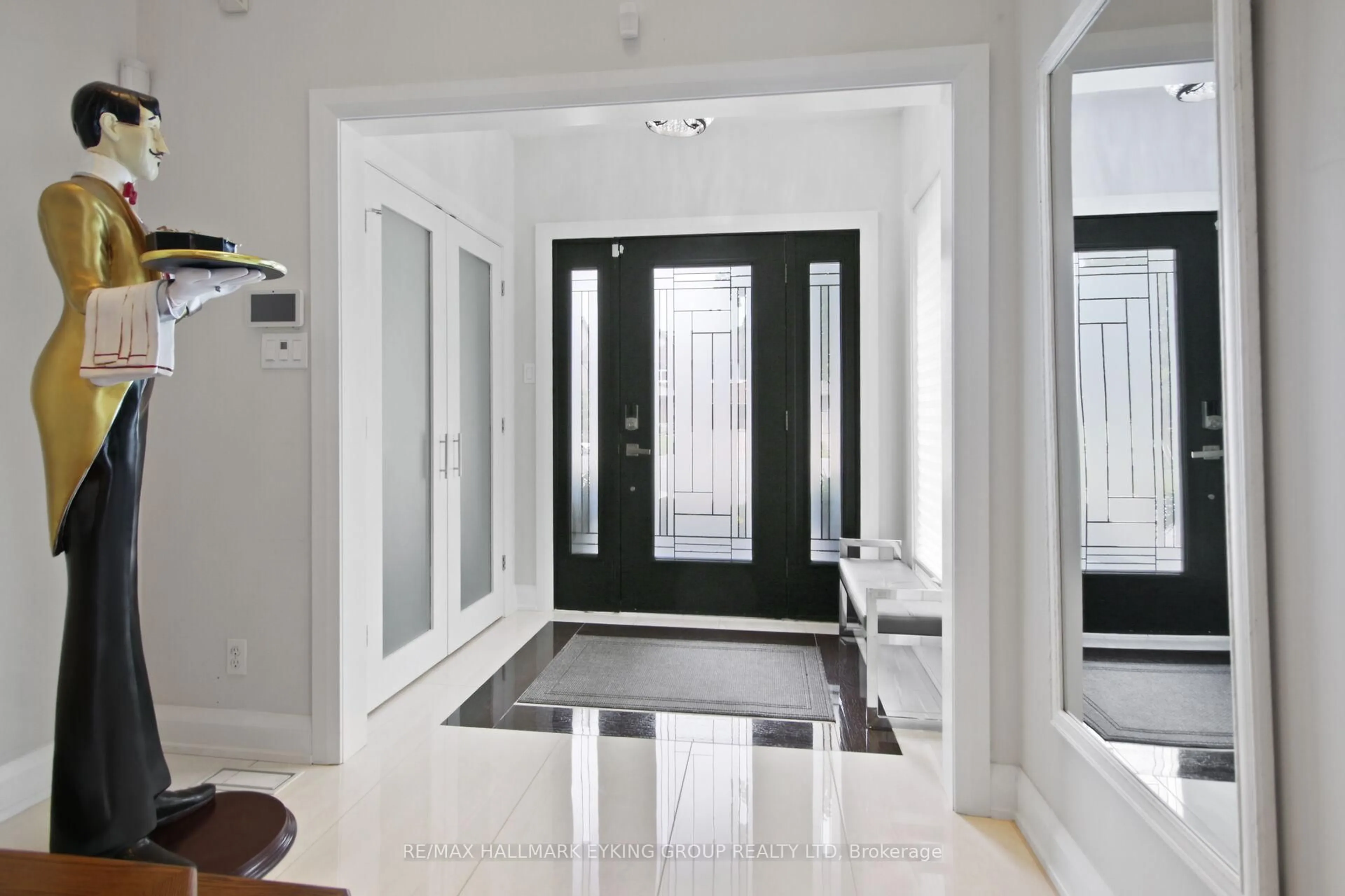 Indoor entryway for 34 Rideauview Terr, Ottawa Ontario K2C 3R9